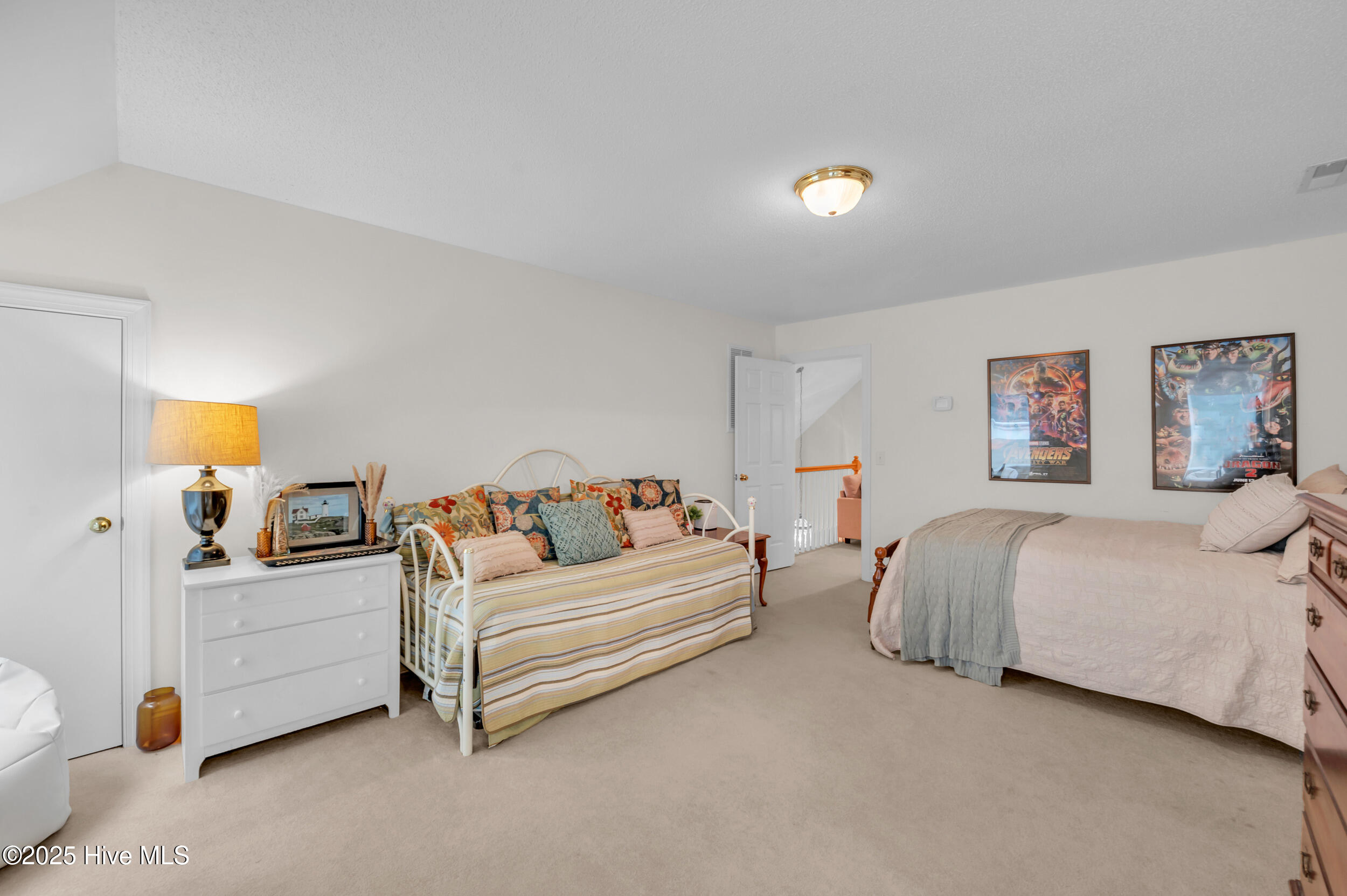 100542764 | Photo 35