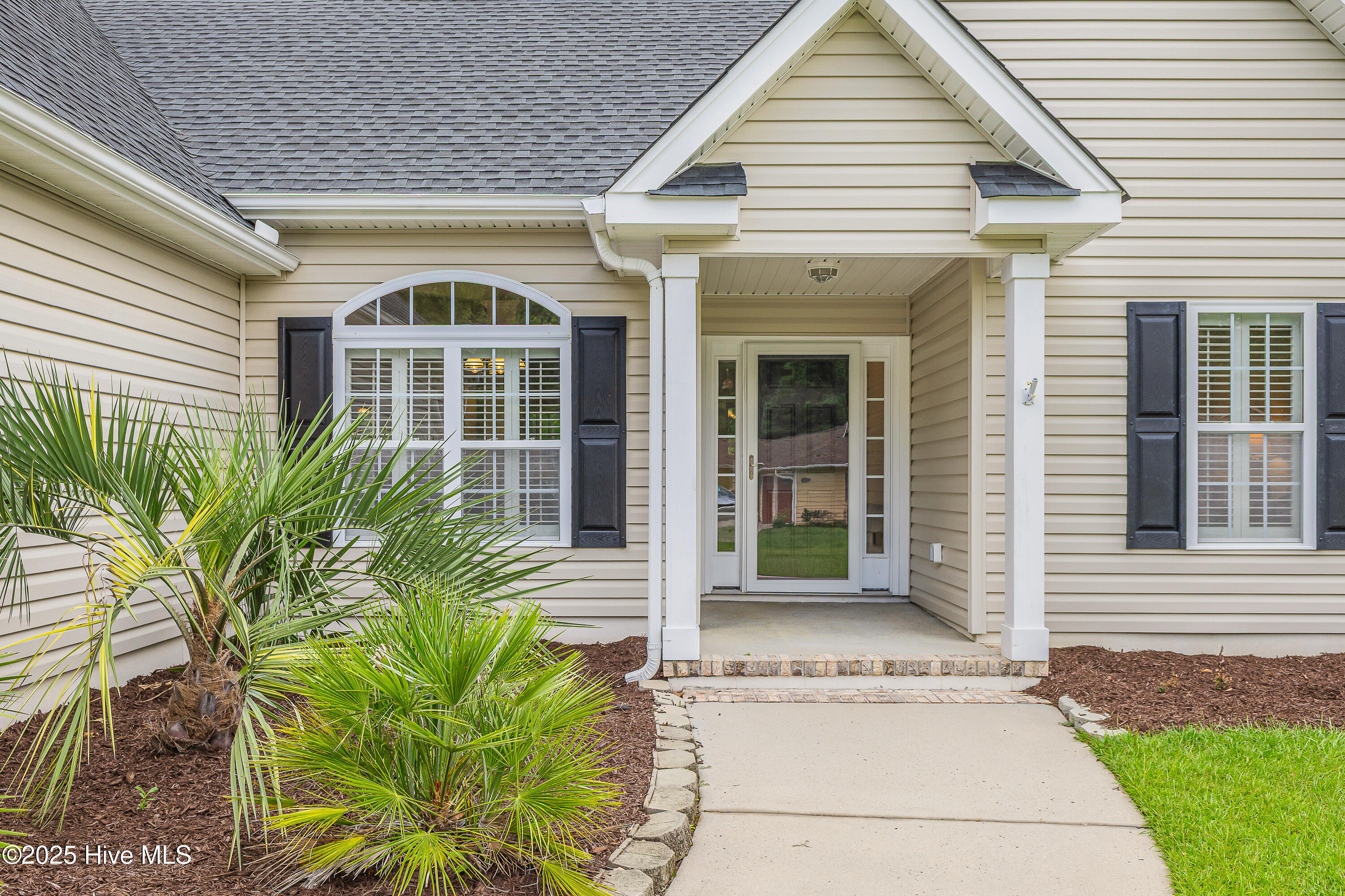 101 Cedar Tree Lane SW, Calabash, NC 28467 – photo 6: Front door area