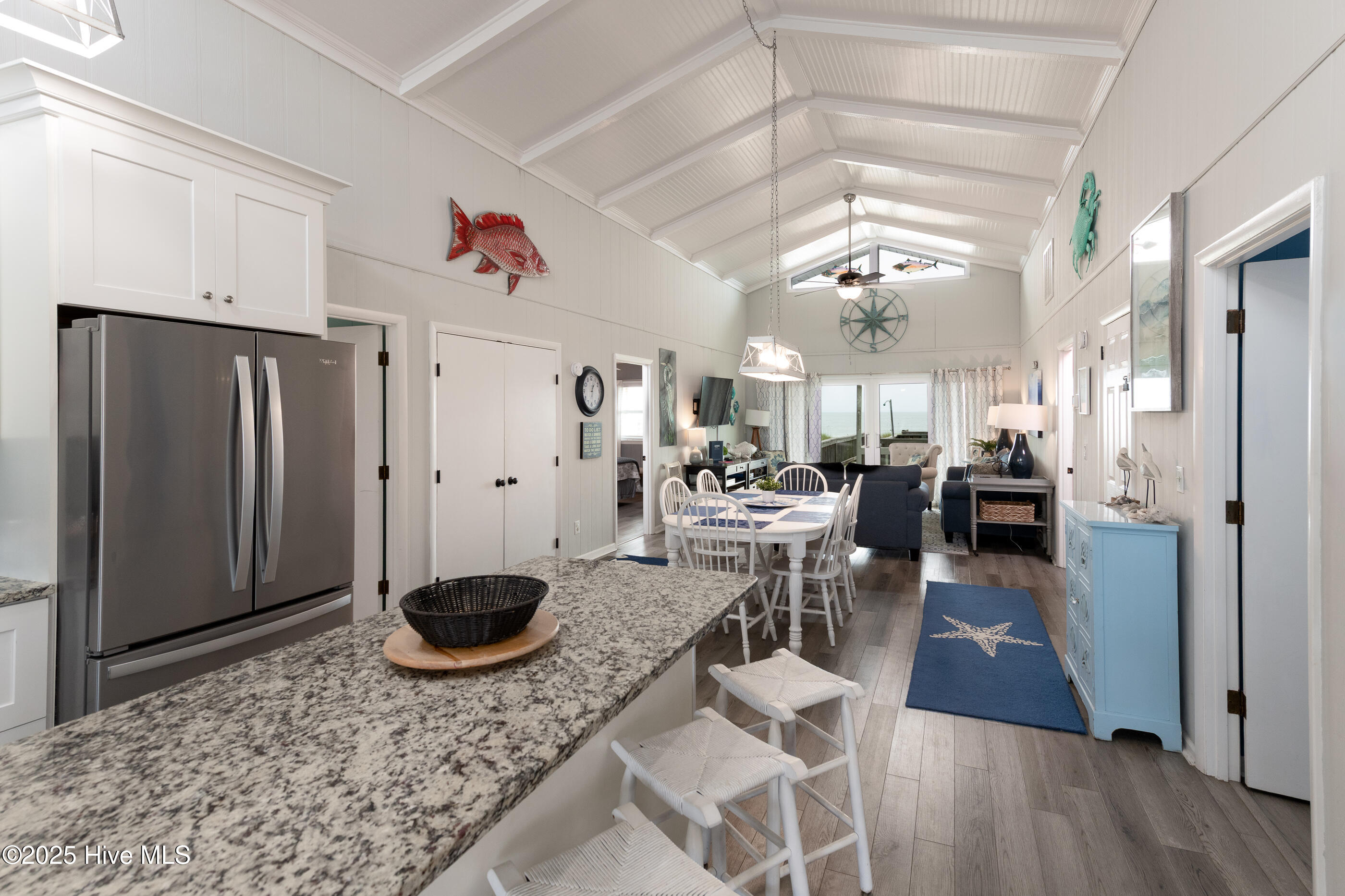 100530015 | Photo 20