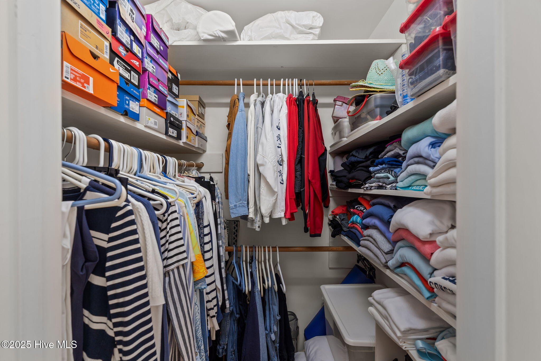 100521042 | Photo 31