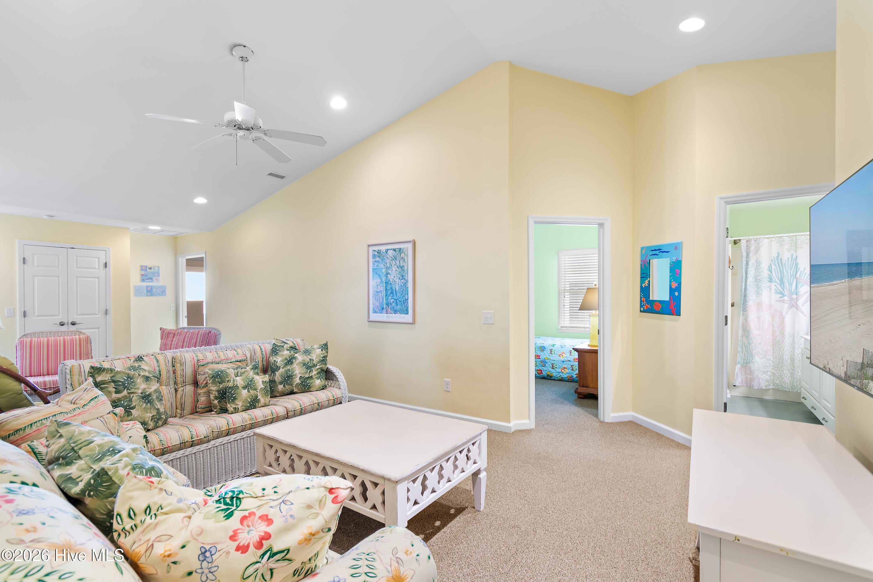 100548422 | Photo 39