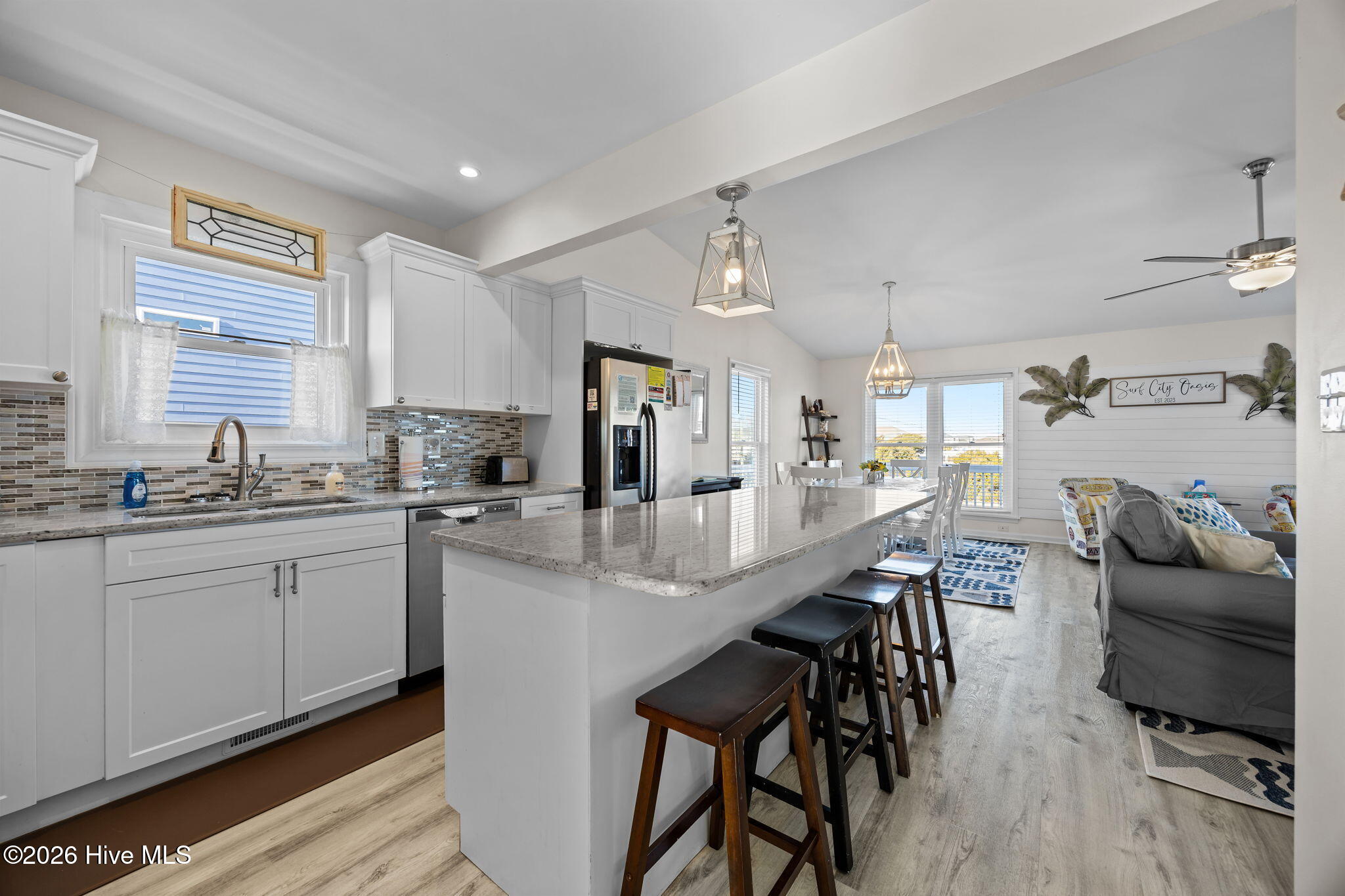 100552001 | Photo 28