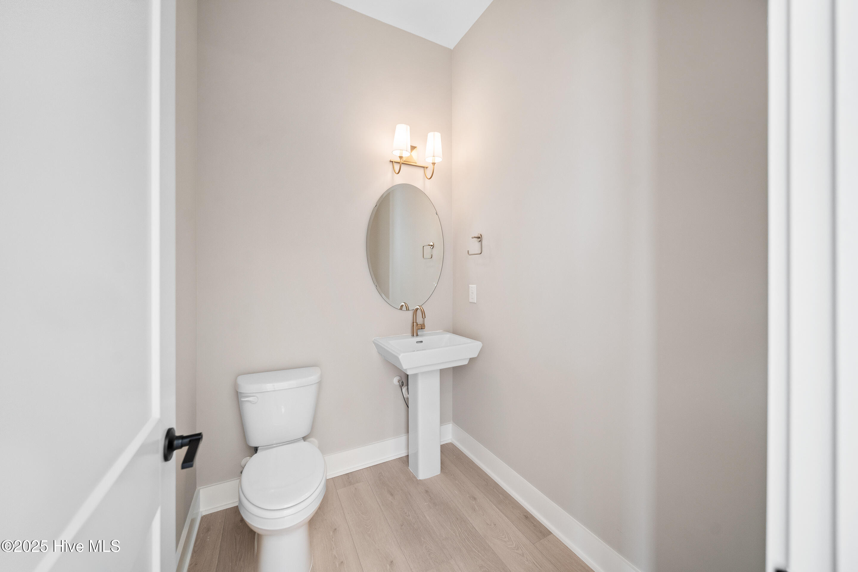 100508387 | Photo 18