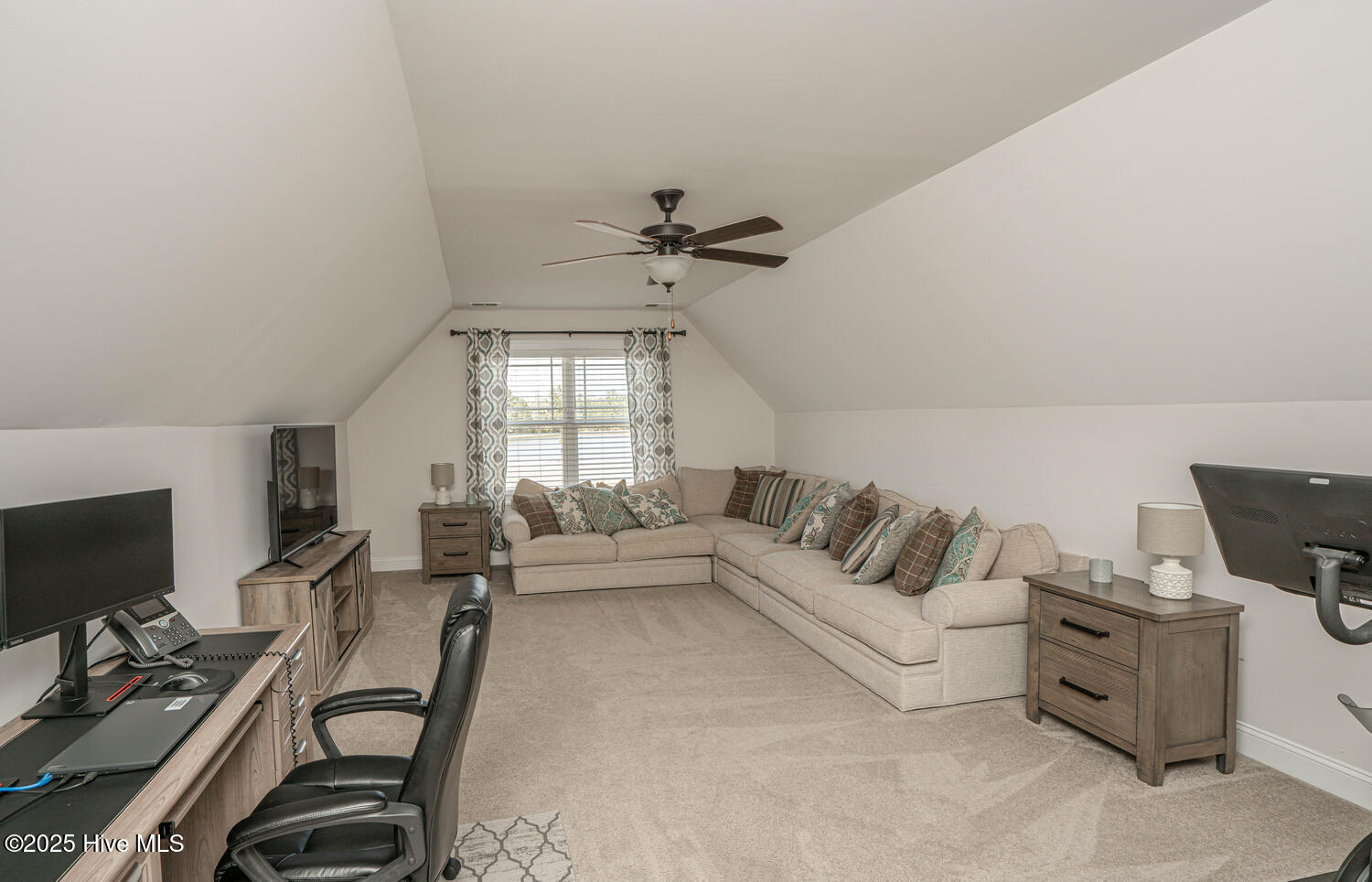 100547229 | Photo 43