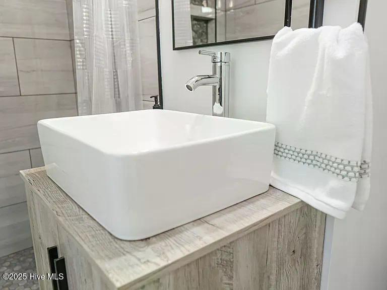 100541445 | Photo 25