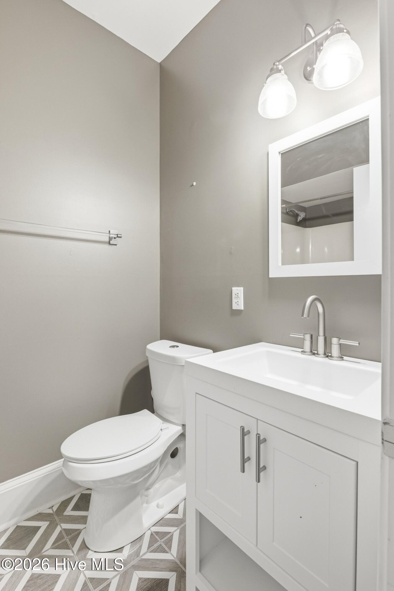 100566257 | Photo 32