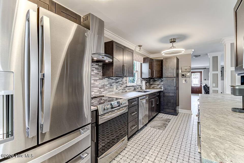 100557542 | Photo 14