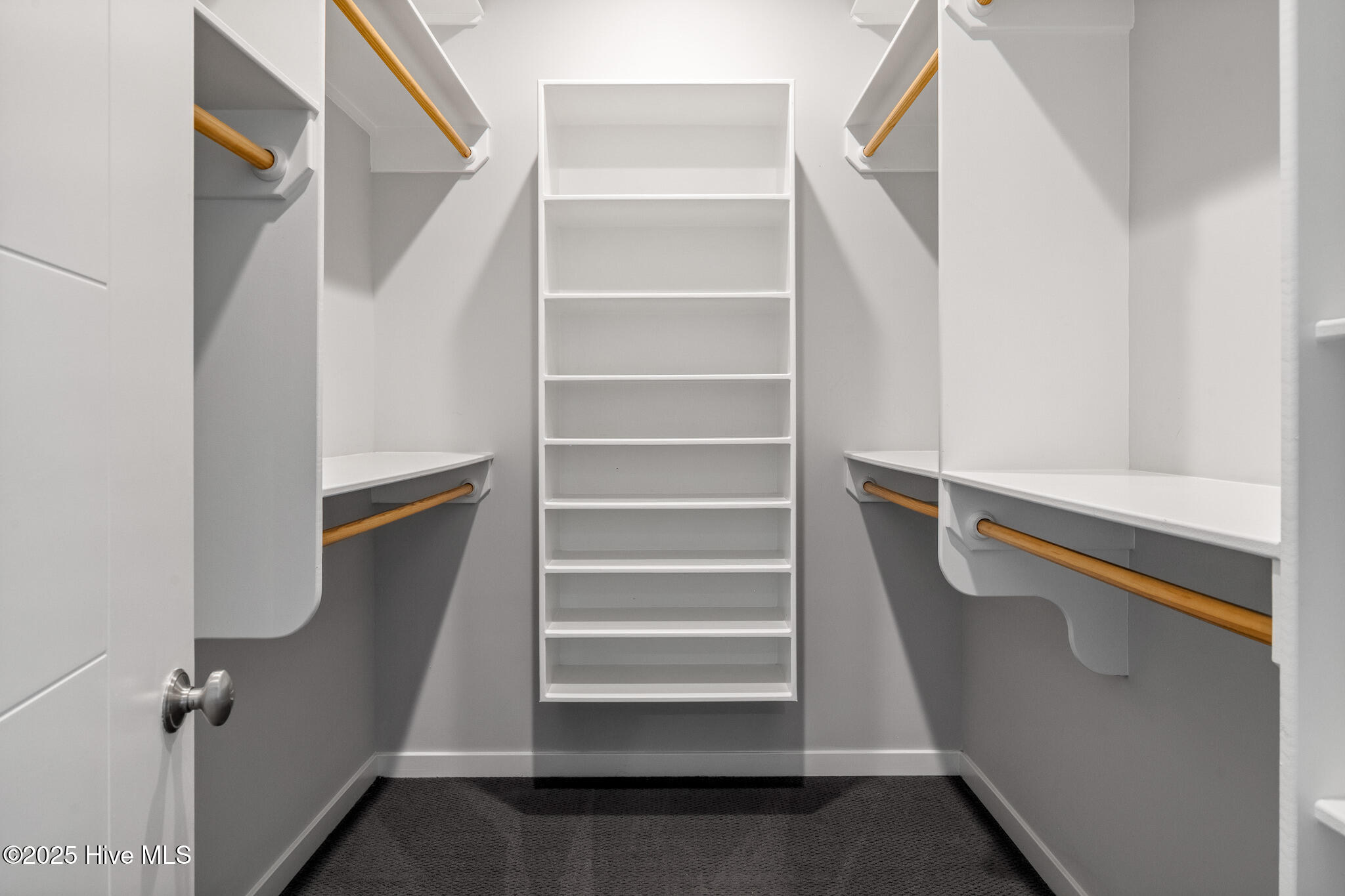 100540412 | Photo 16