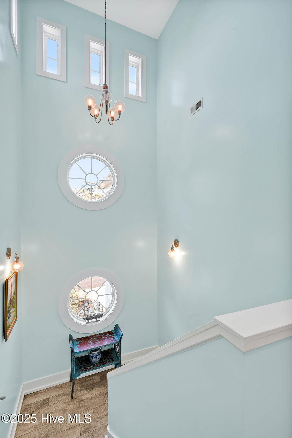 100516737 | Photo 11