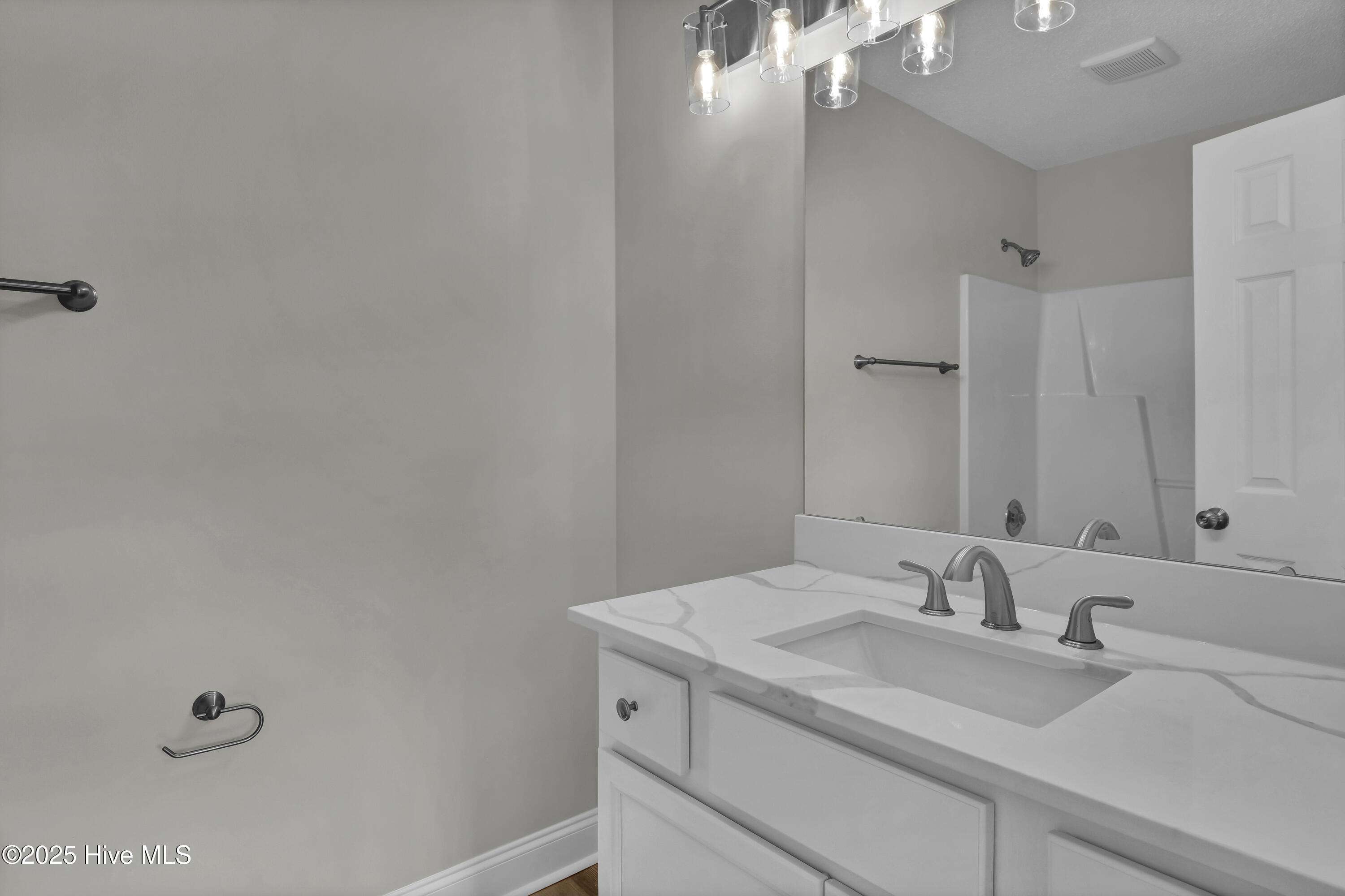 100519530 | Photo 16