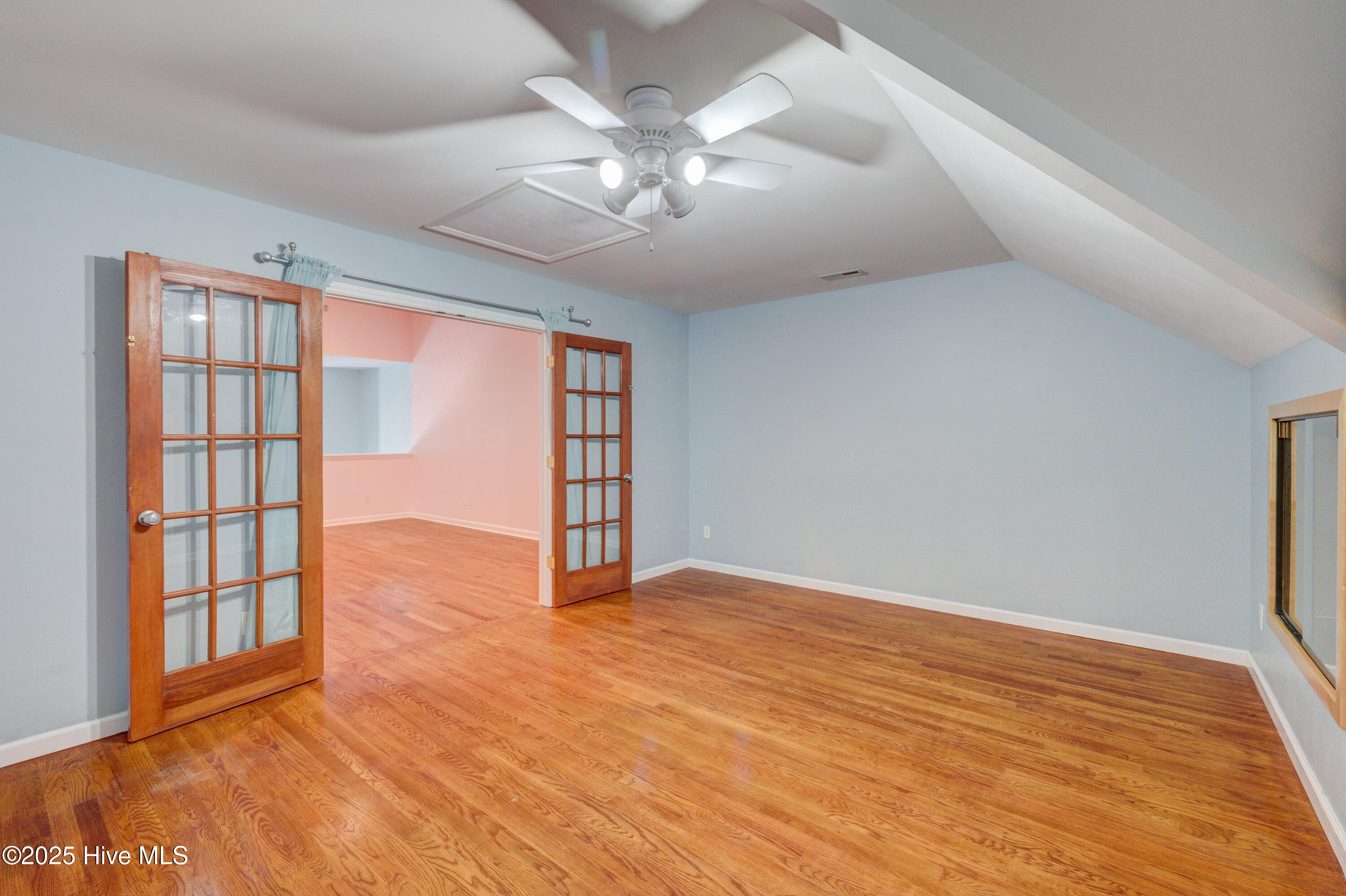 100526585 | Photo 54