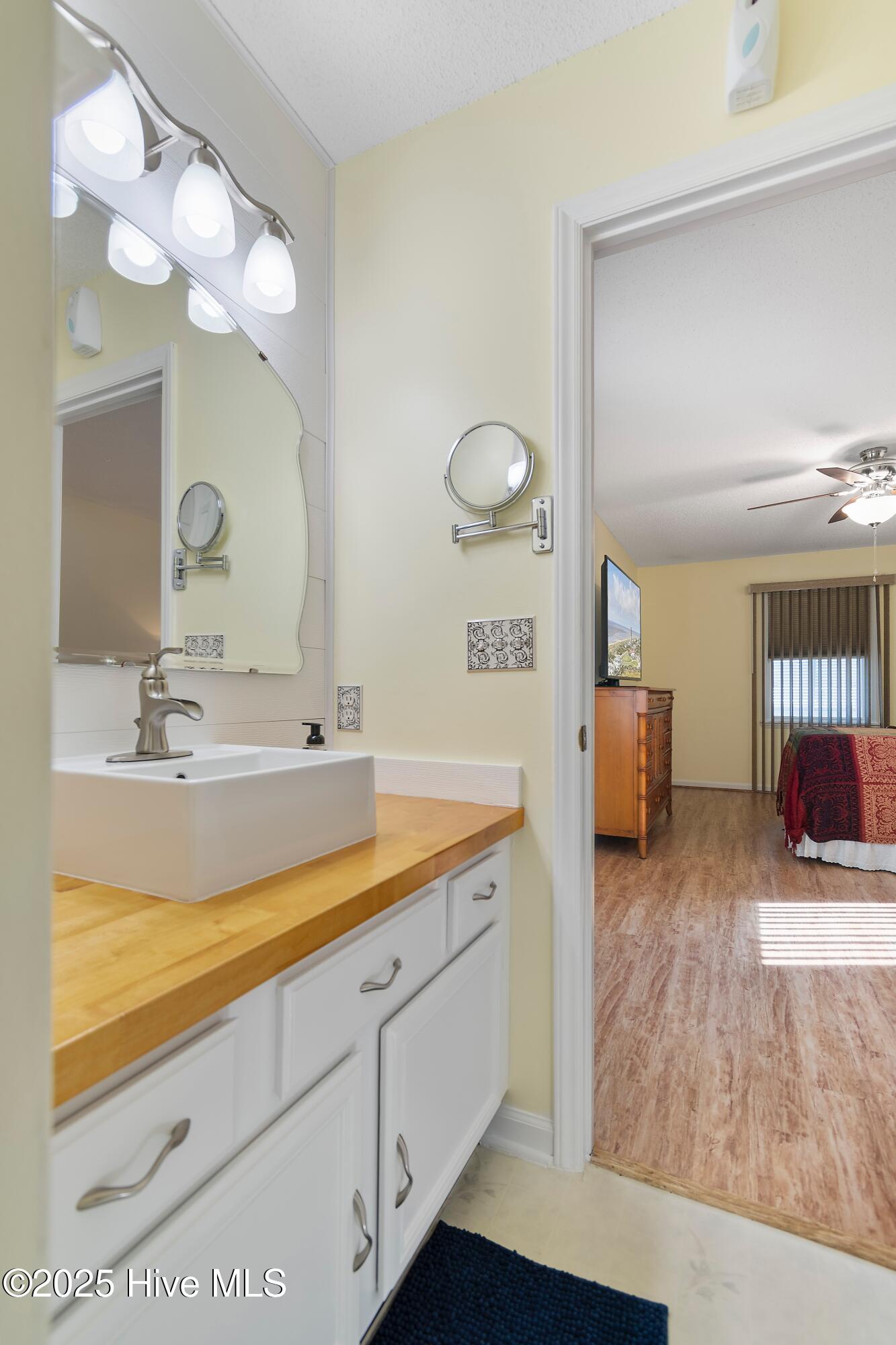 100542990 | Photo 35