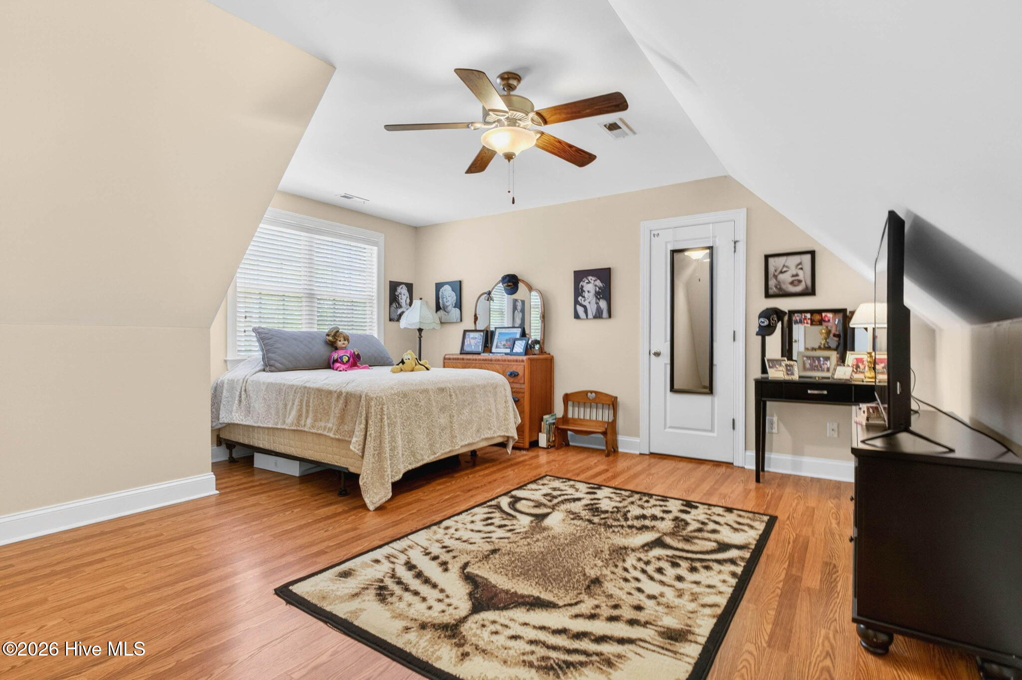 100569405 | Photo 39