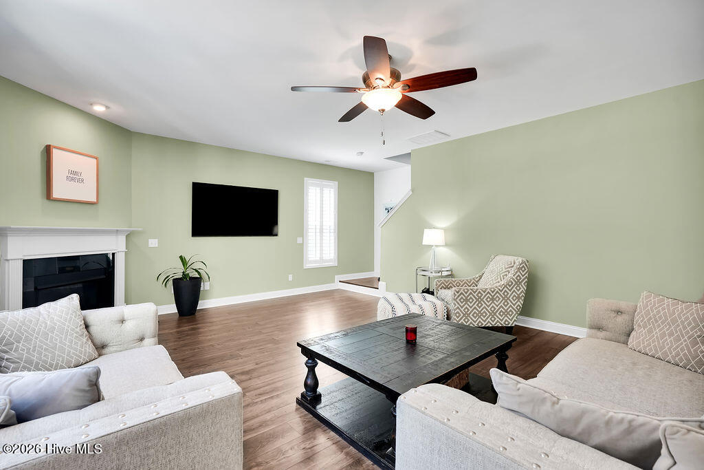 100565738 | Photo 10