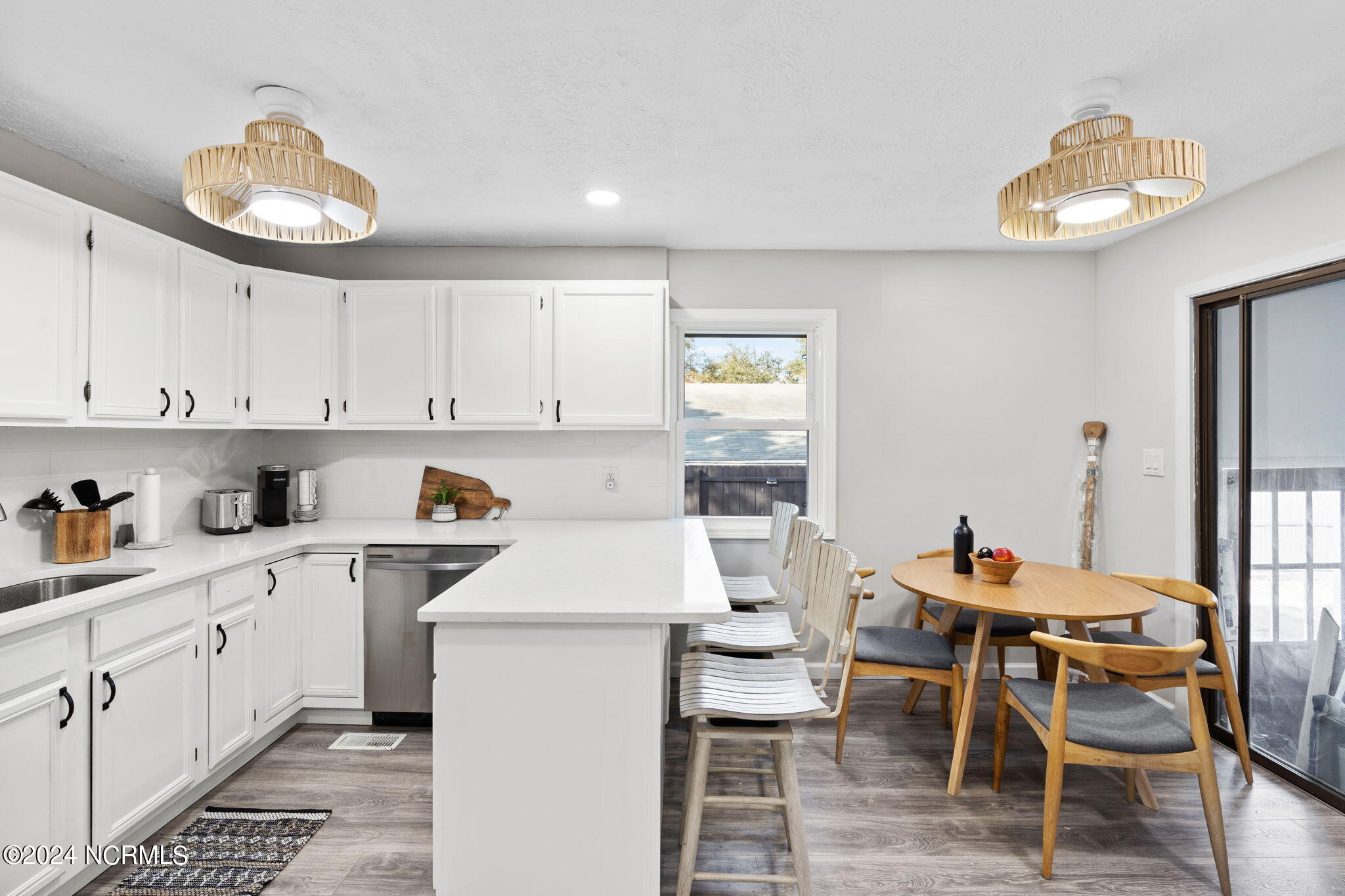 100566764 | Photo 12