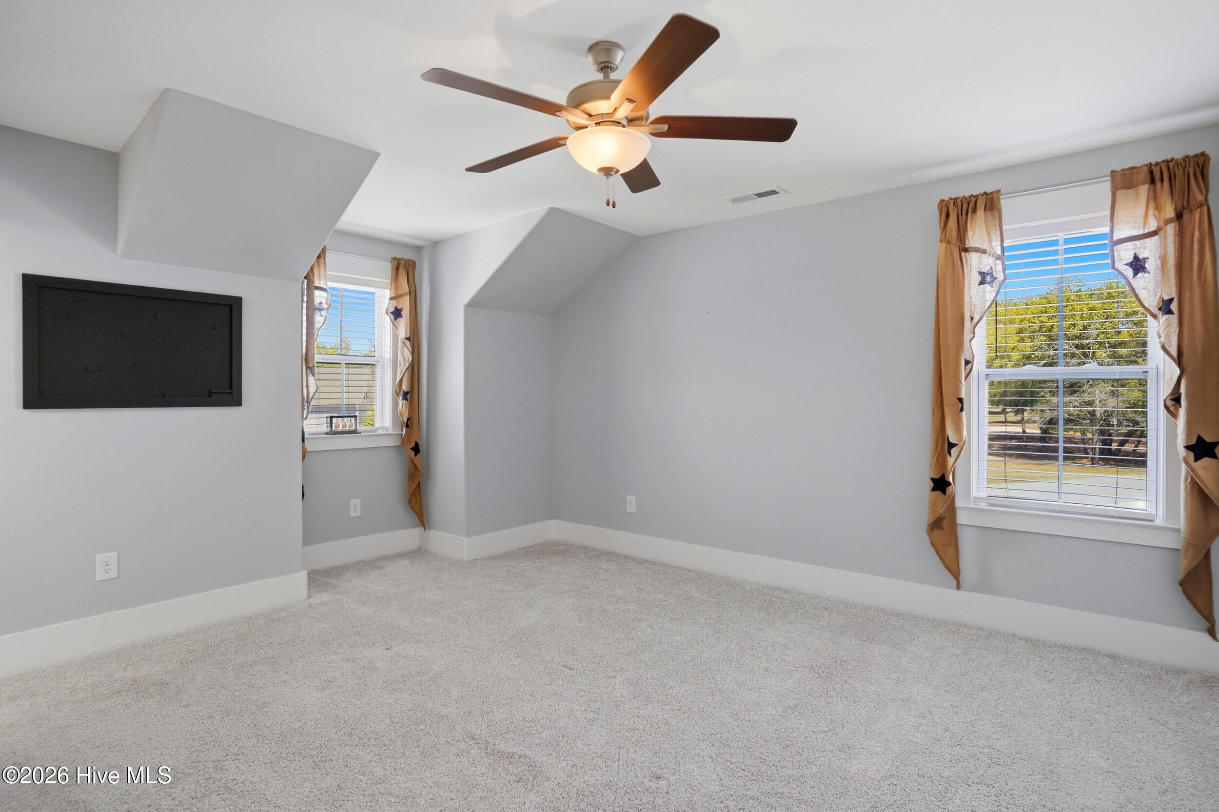 100565471 | Photo 32