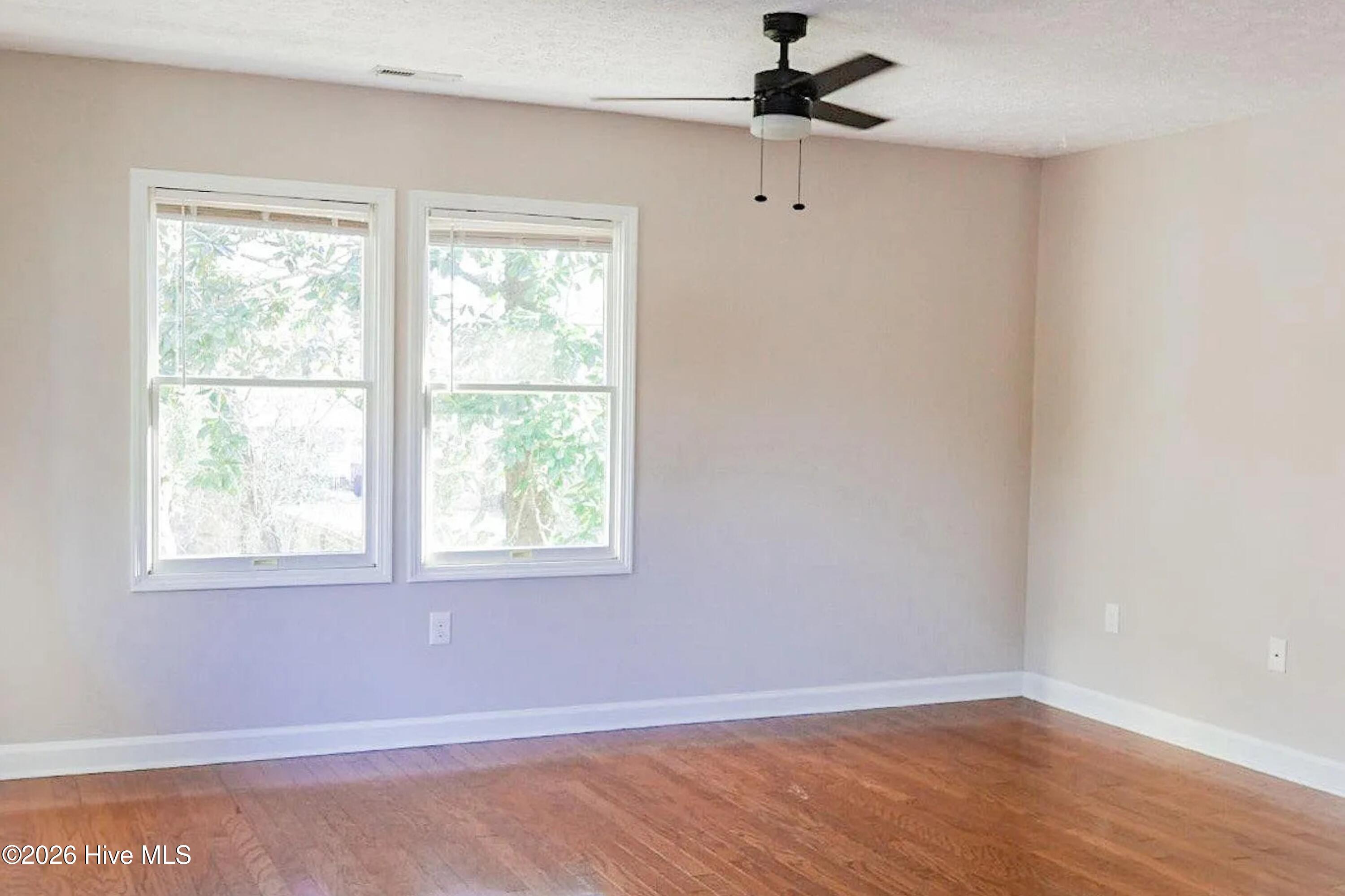 100570662 | Photo 30