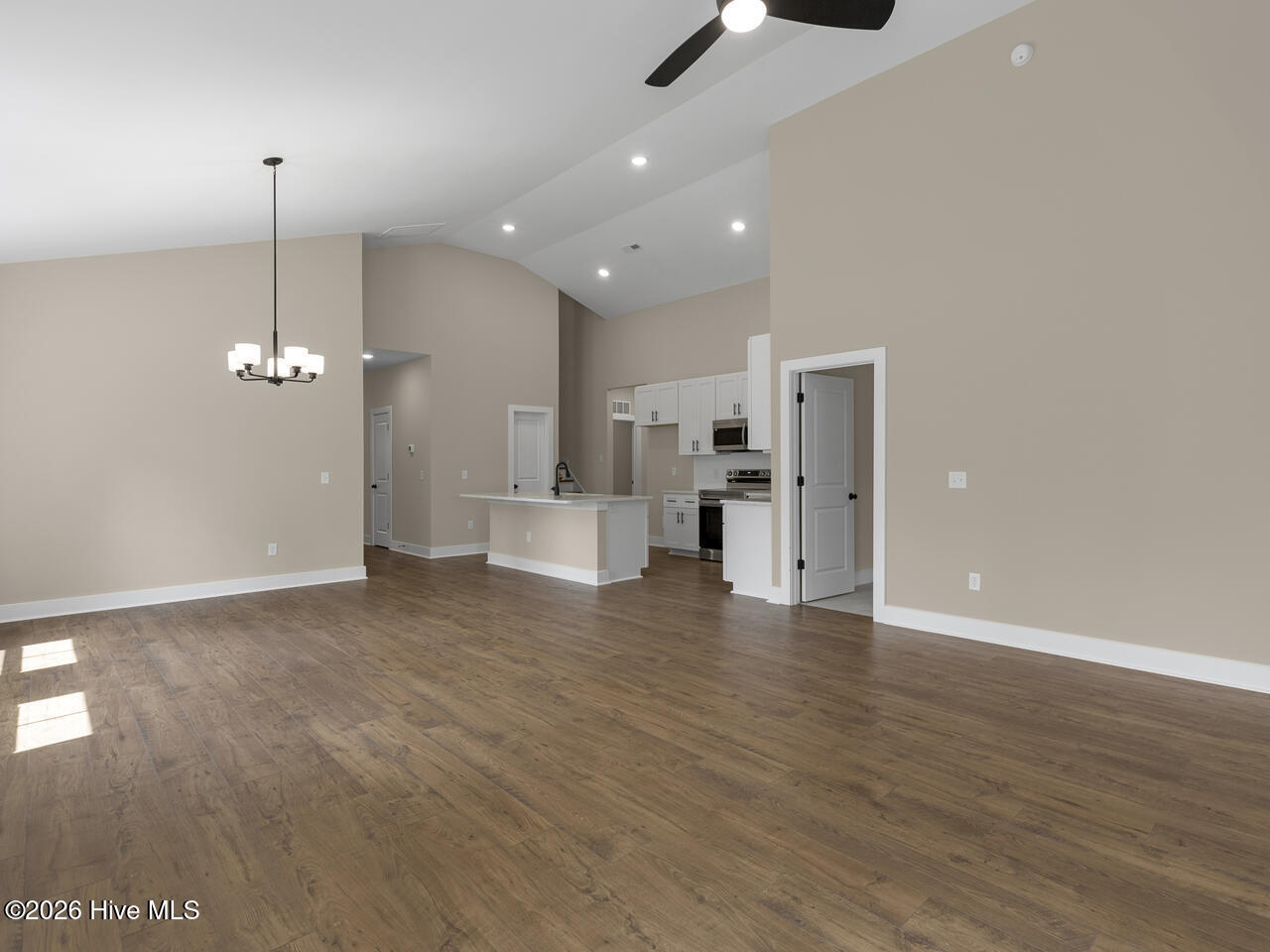 100547576 | Photo 20