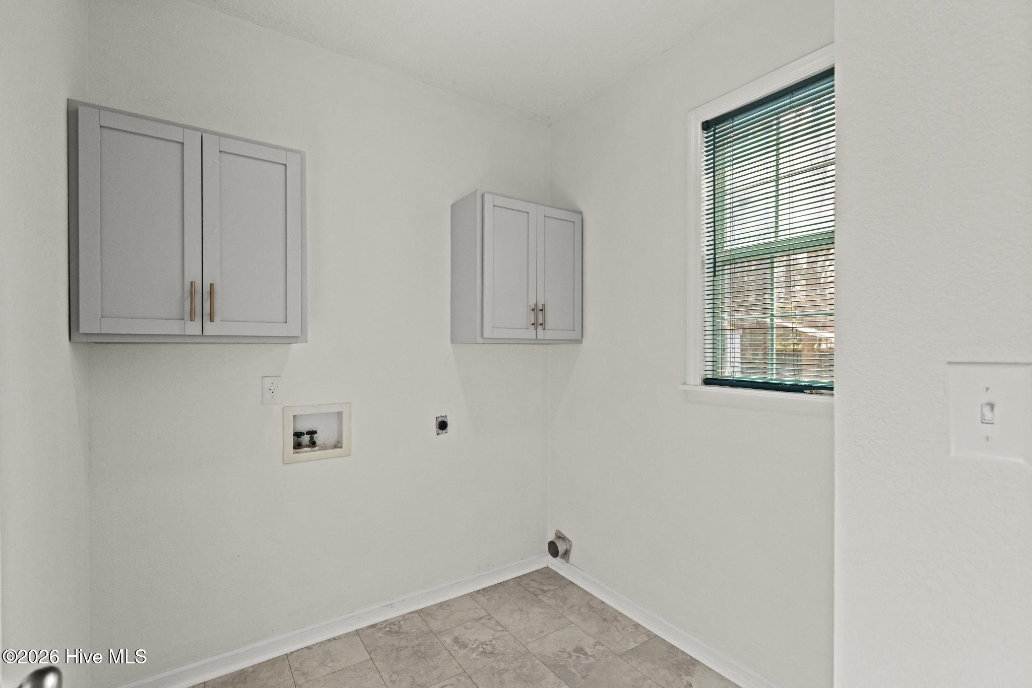 100548531 | Photo 36