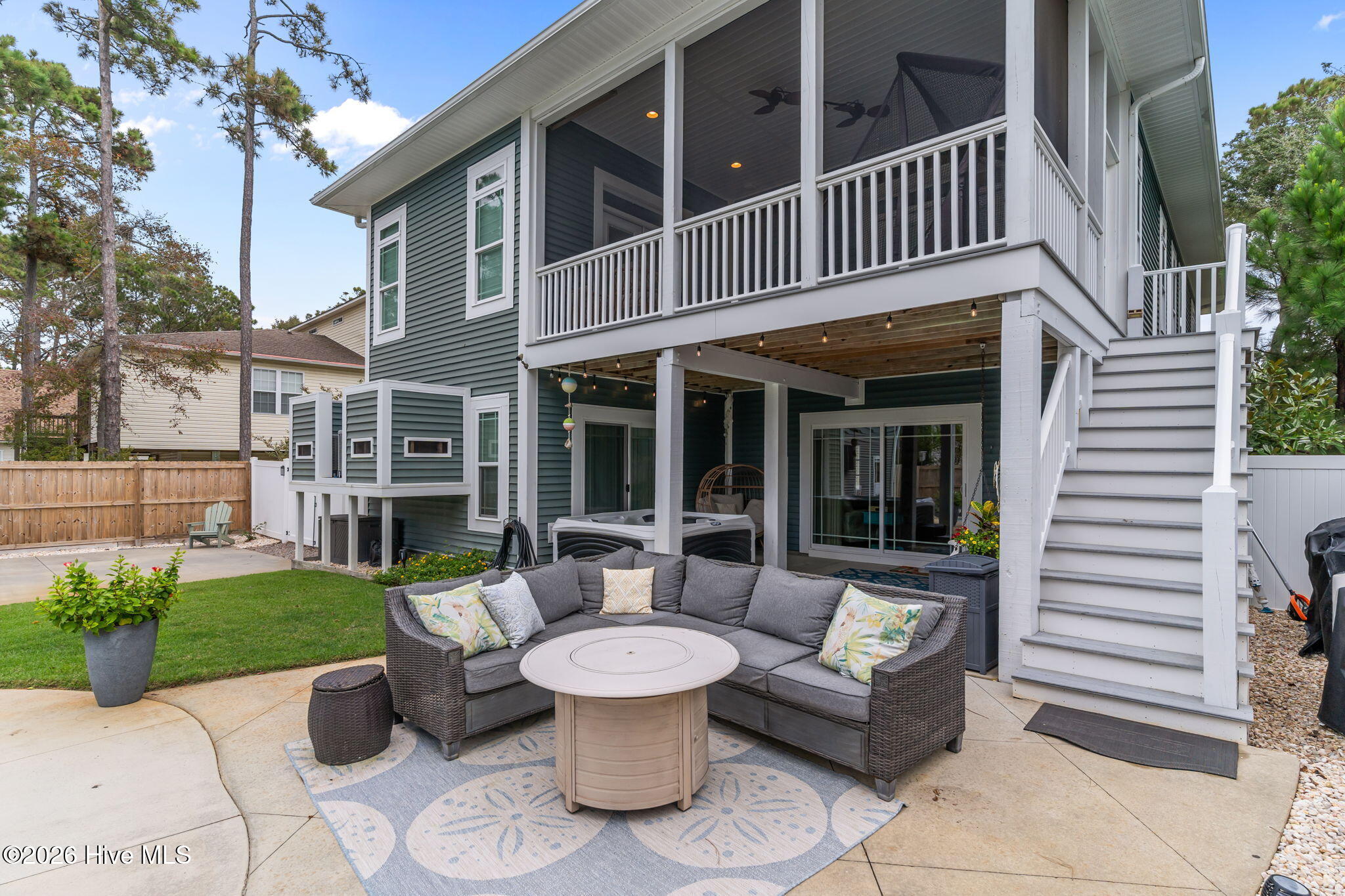 100557179 | Photo 43