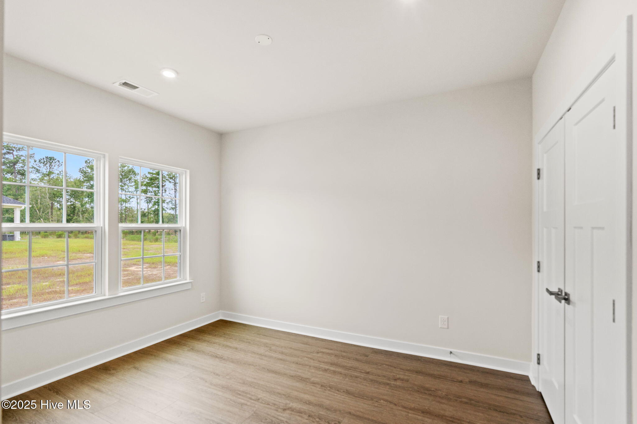 100558367 | Photo 17