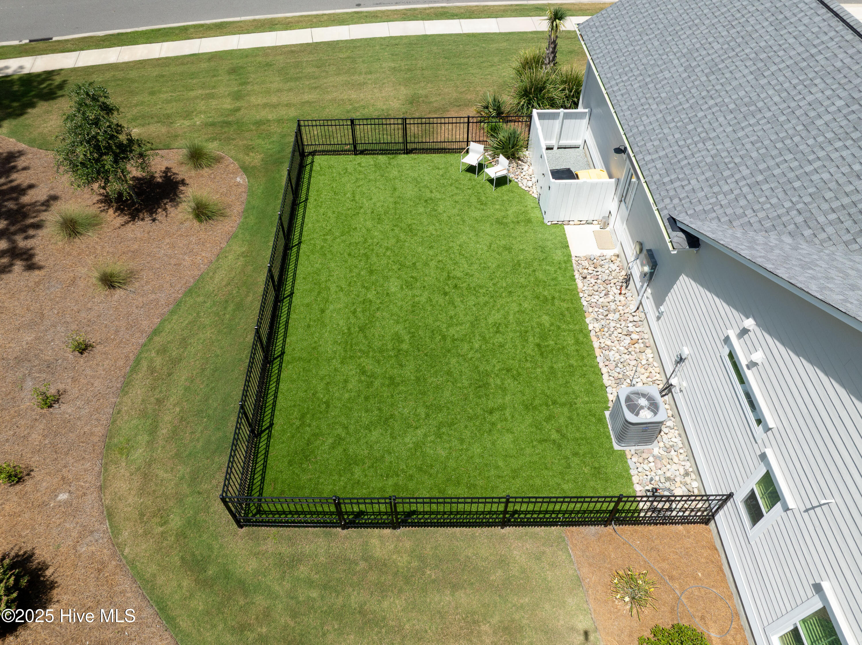 100542822 | Photo 38