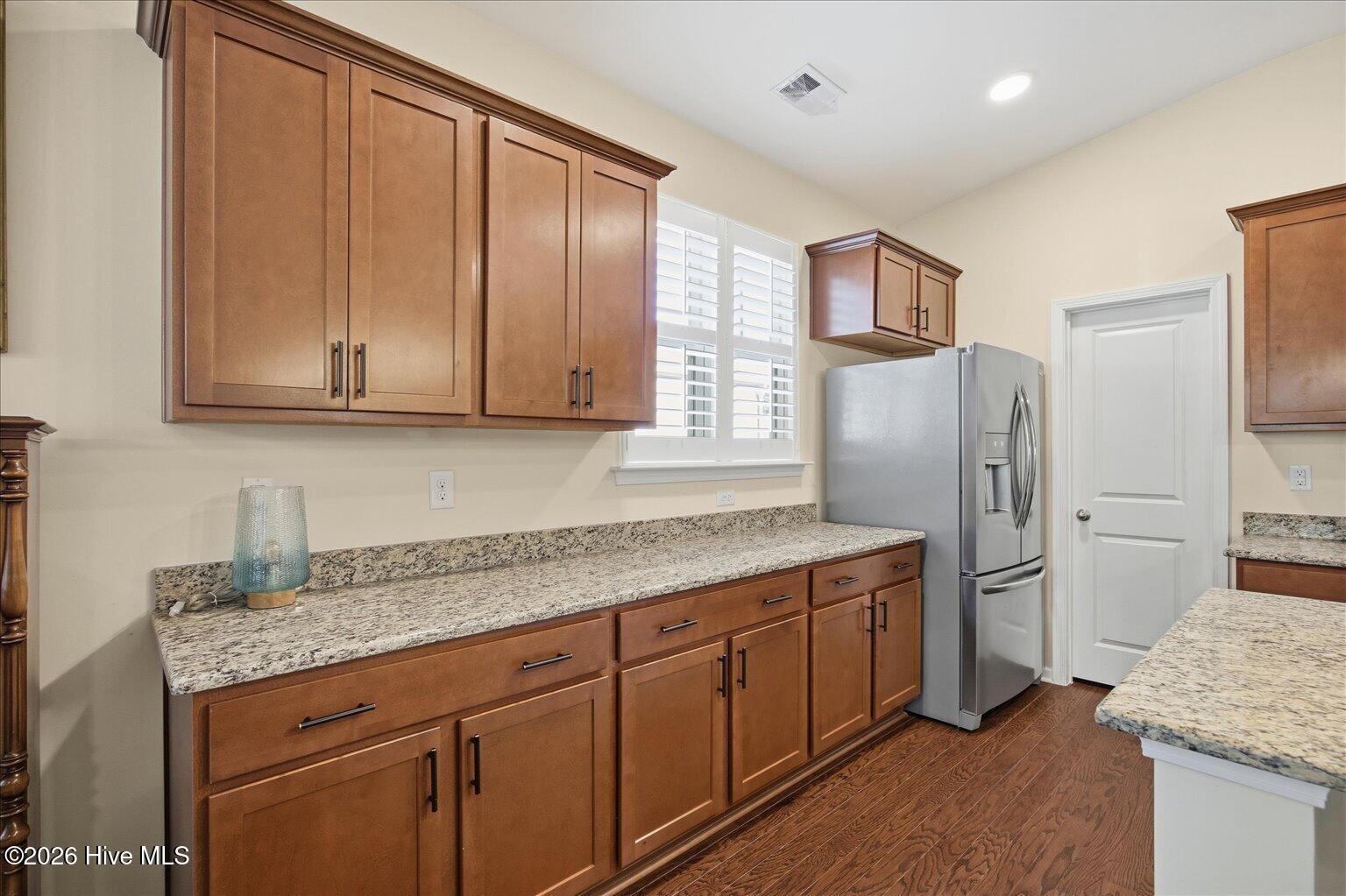 100561084 | Photo 10