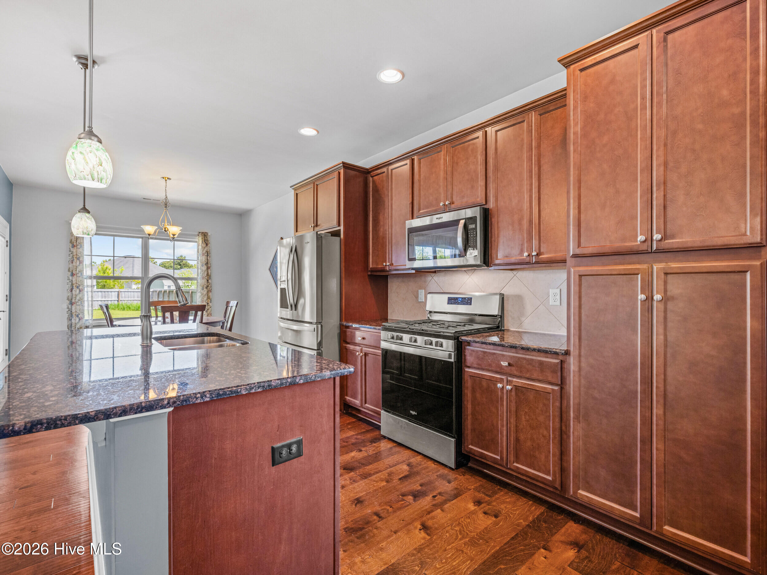 100567320 | Photo 19