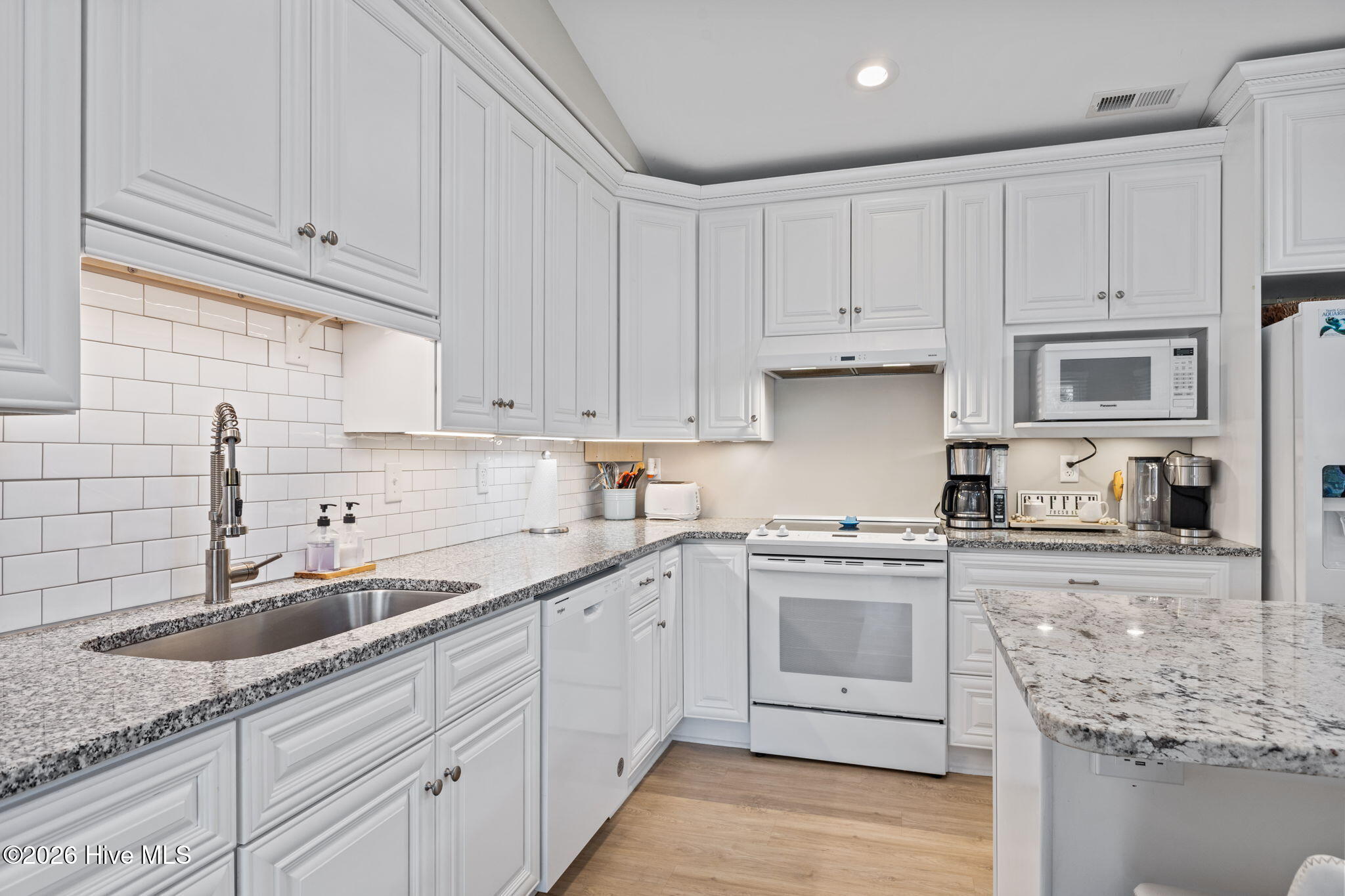 100568584 | Photo 22