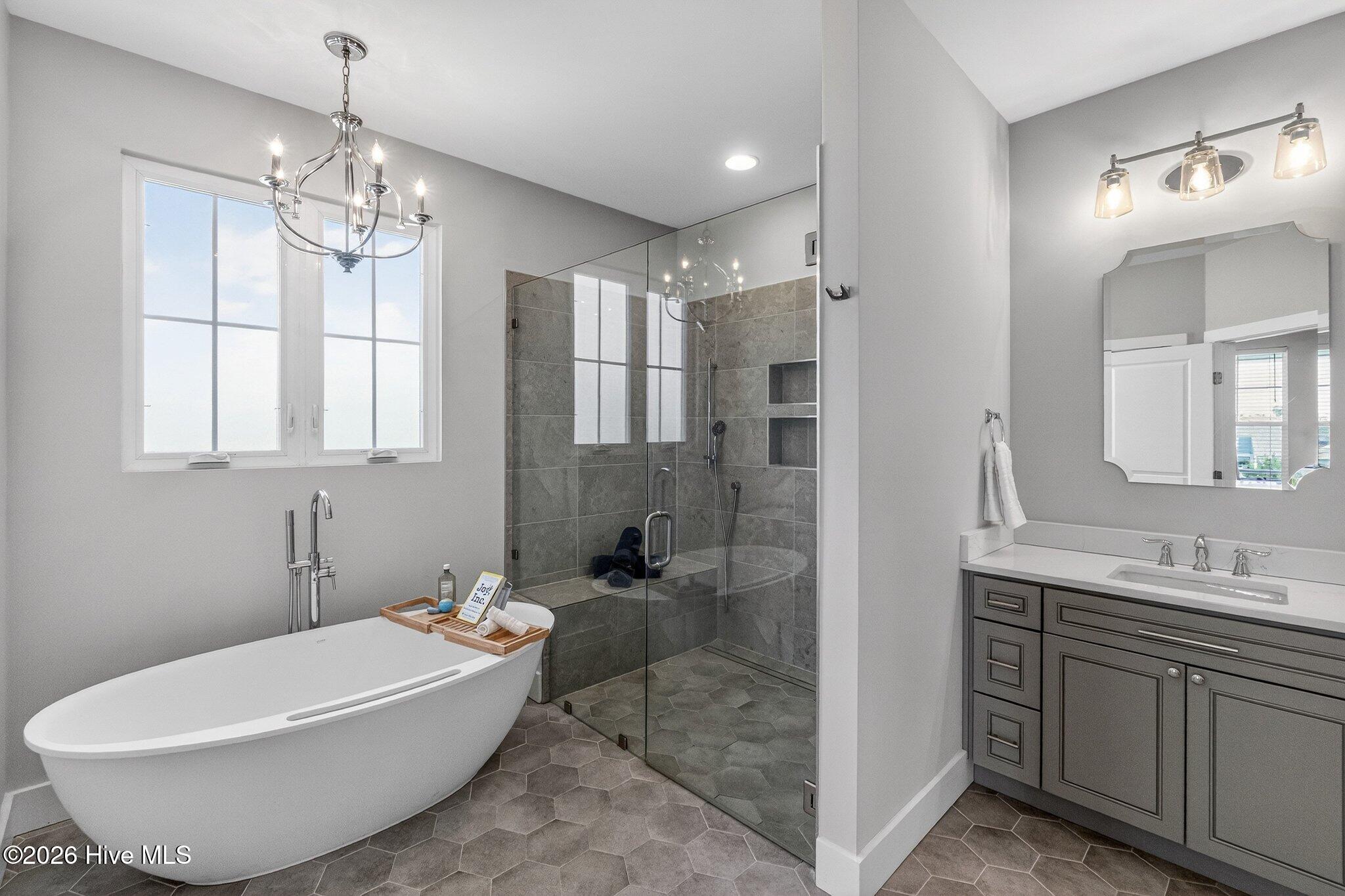 100561460 | Photo 25