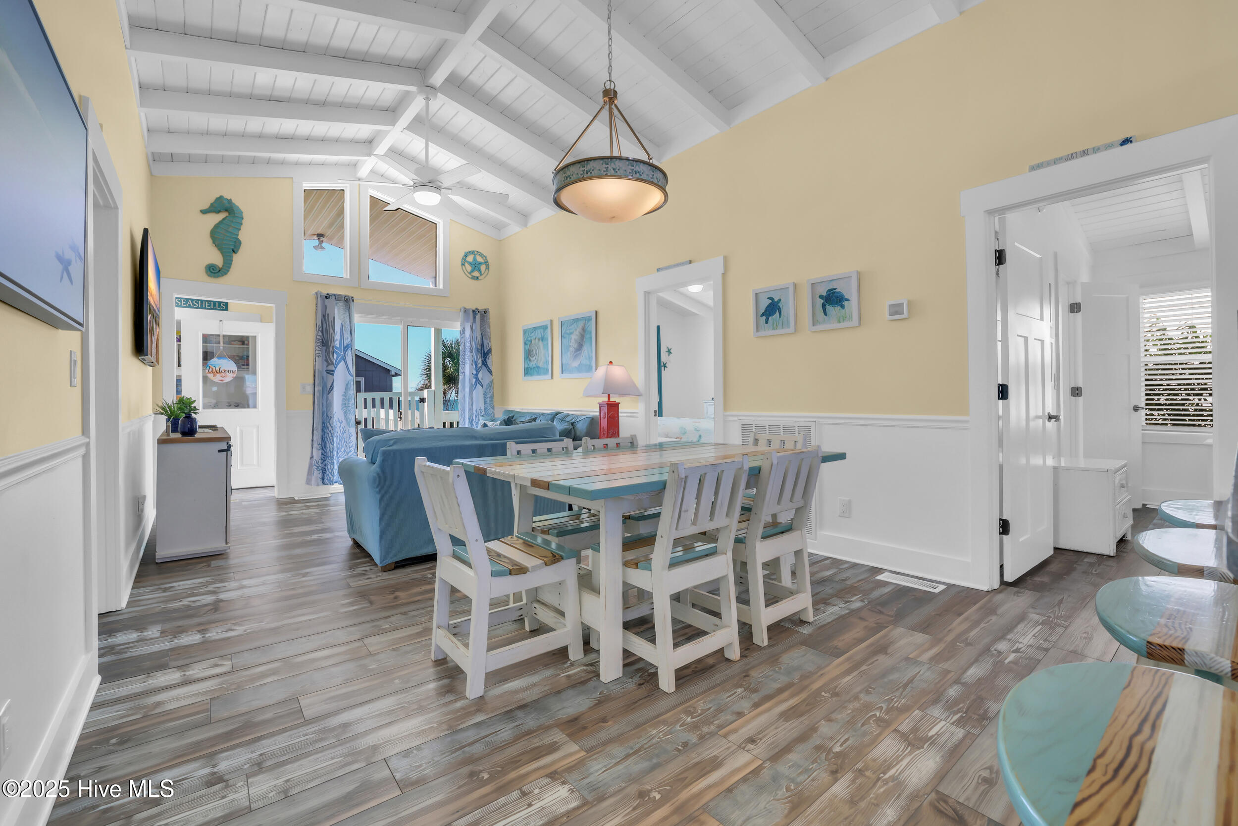 100536286 | Photo 18