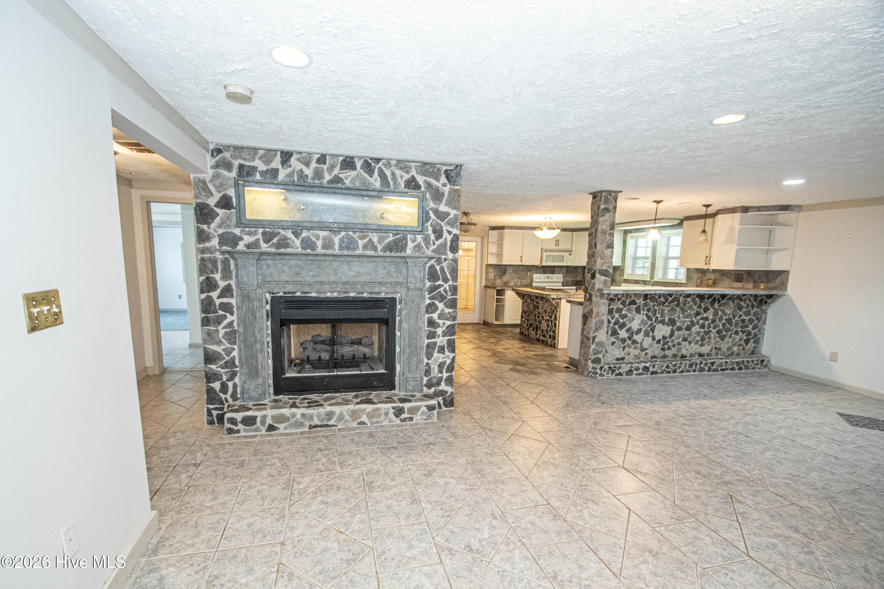 100554642 | Photo 61