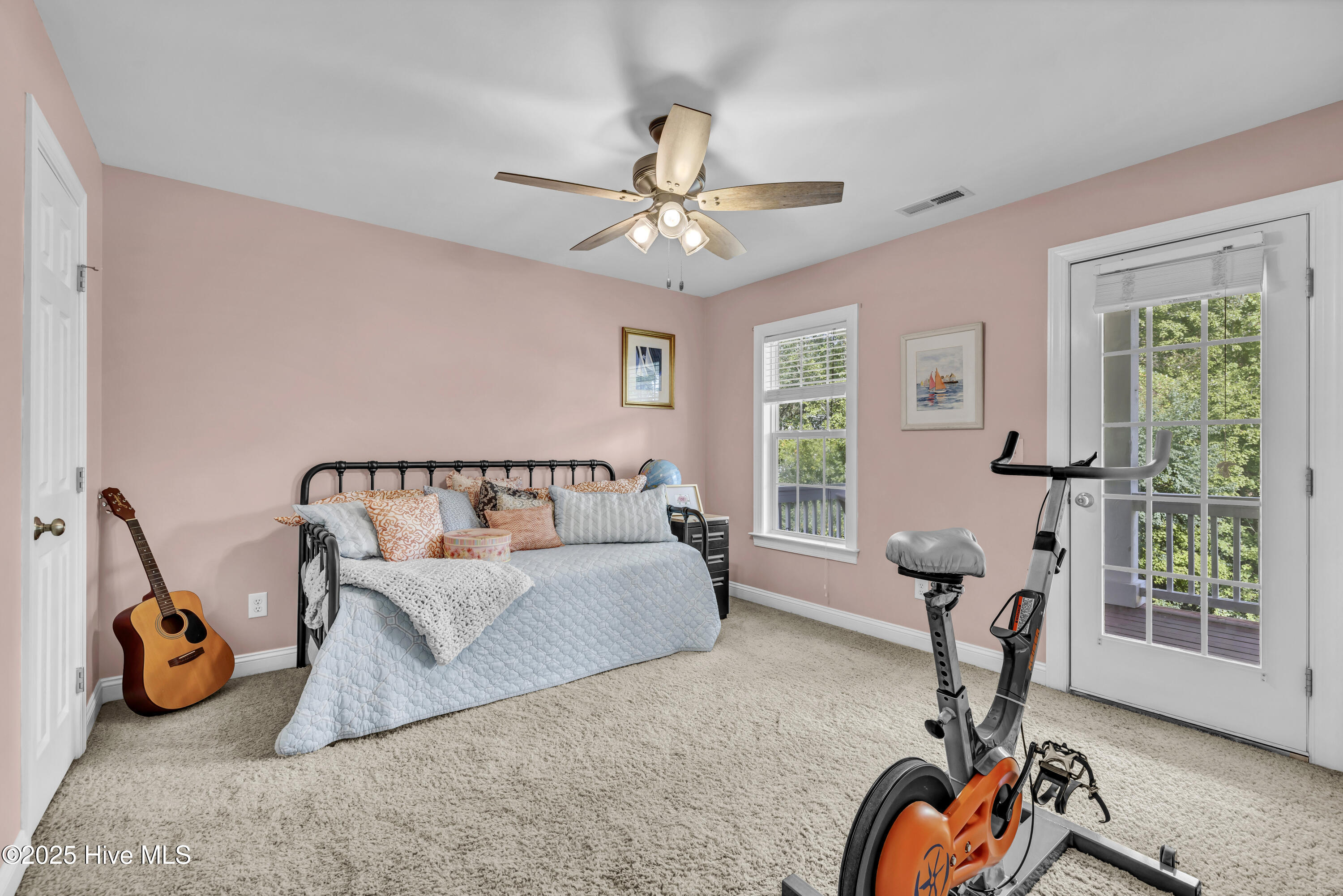 100533968 | Photo 39