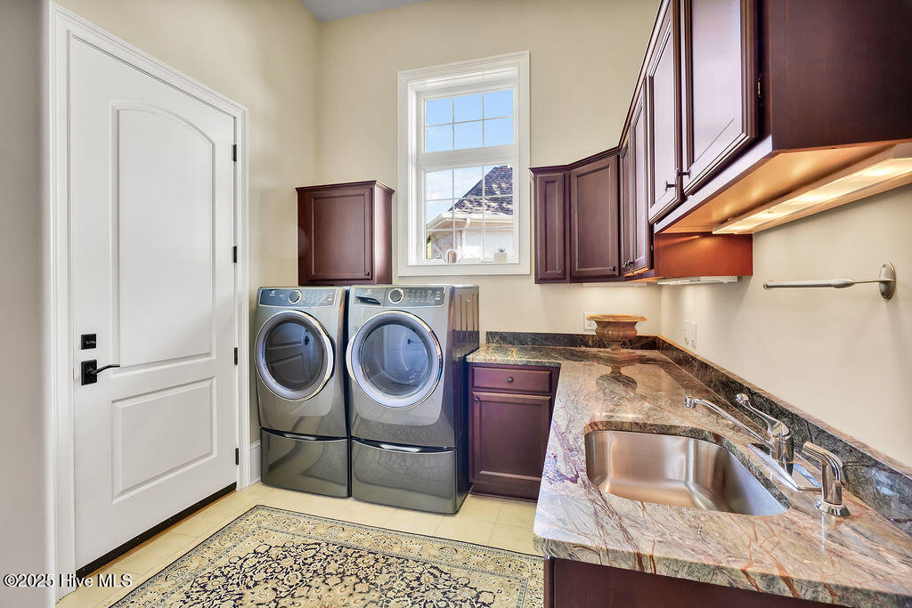 100535984 | Photo 25