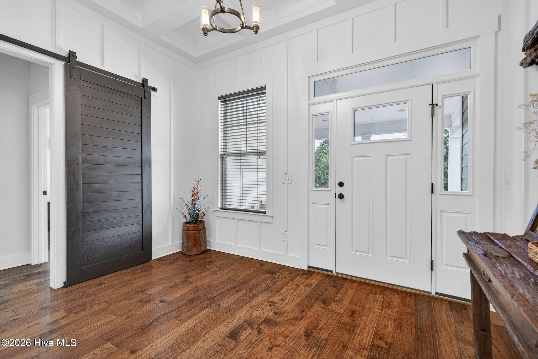 100561102 | Photo 10