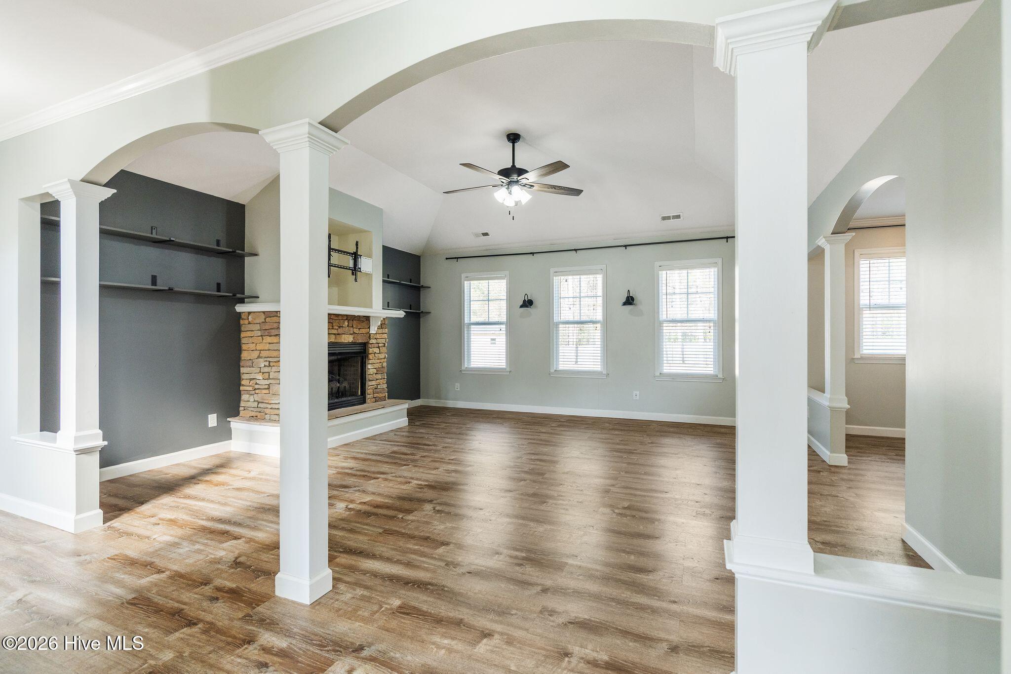 100558662 | Photo 23