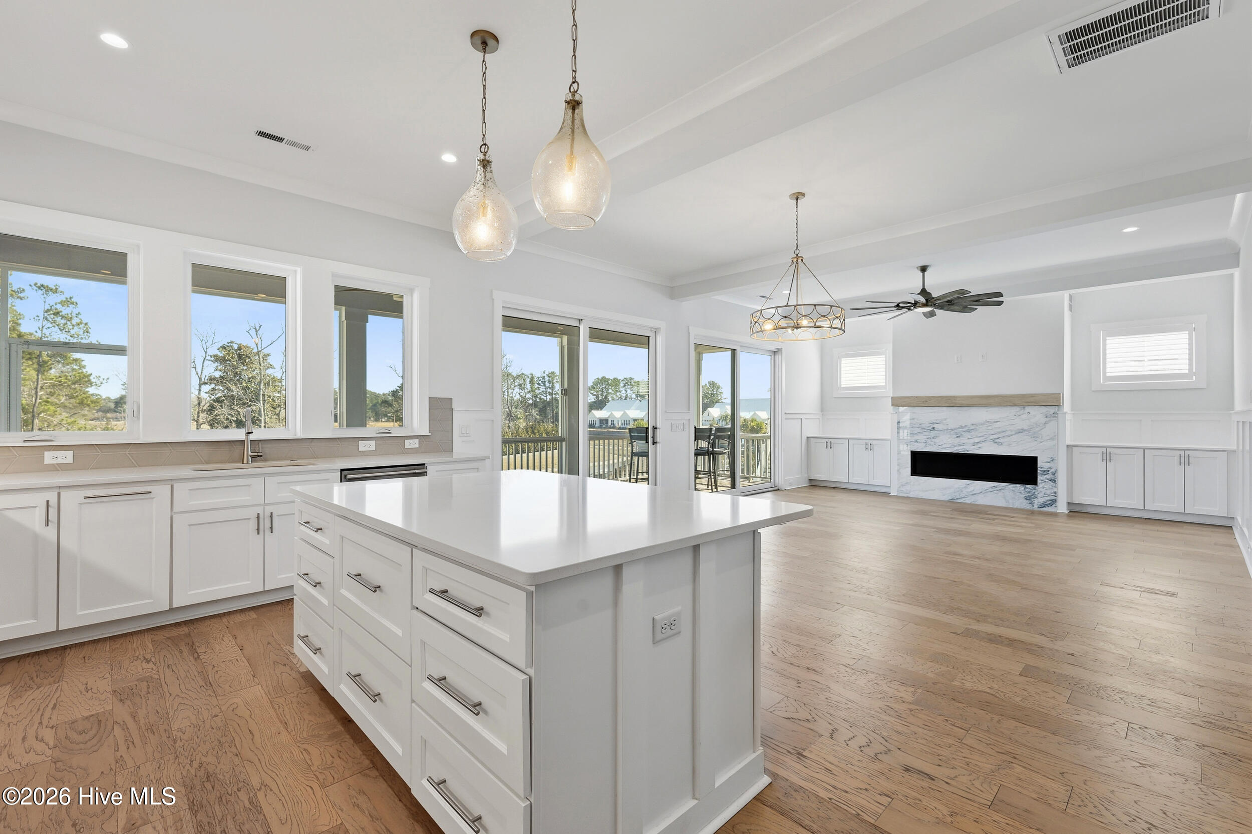 100553970 | Photo 17