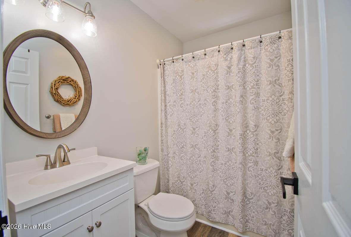 100569264 | Photo 60