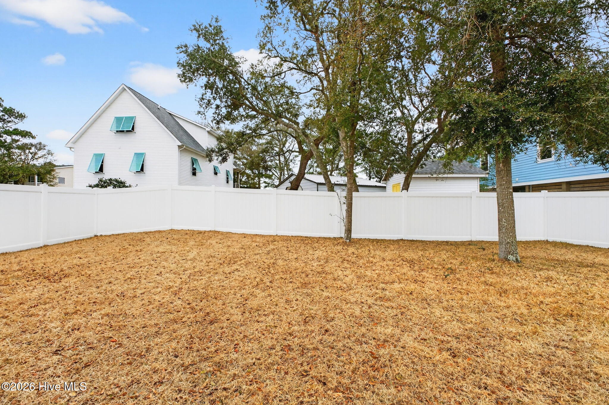 100557627 | Photo 35