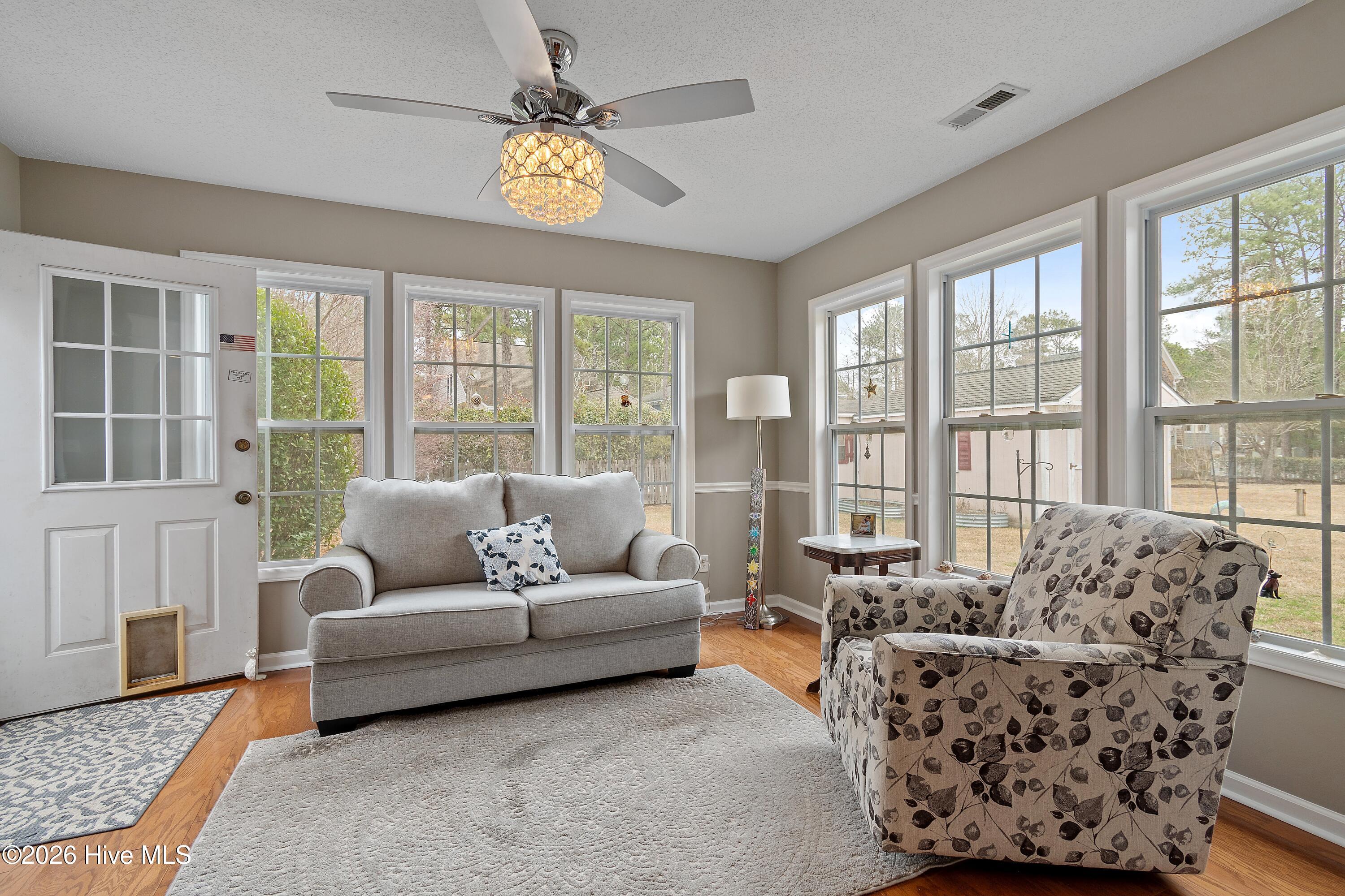 100555081 | Photo 12