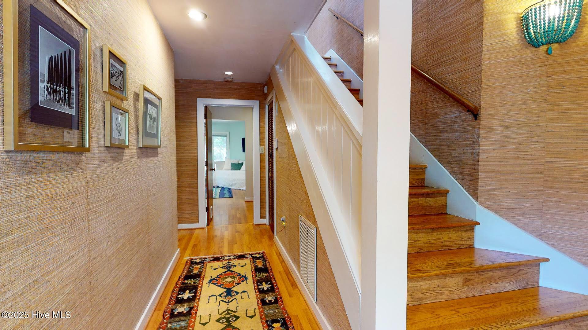 100542695 | Photo 19