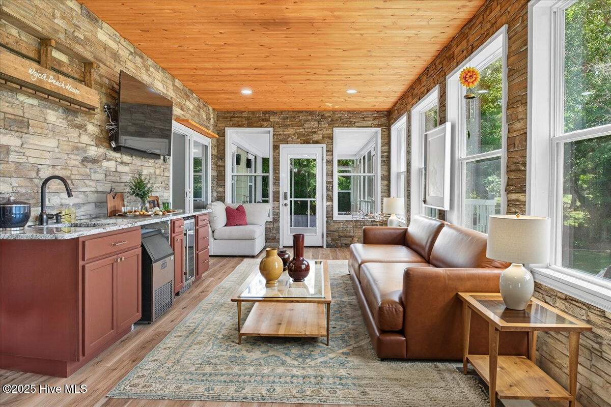 100523832 | Photo 34