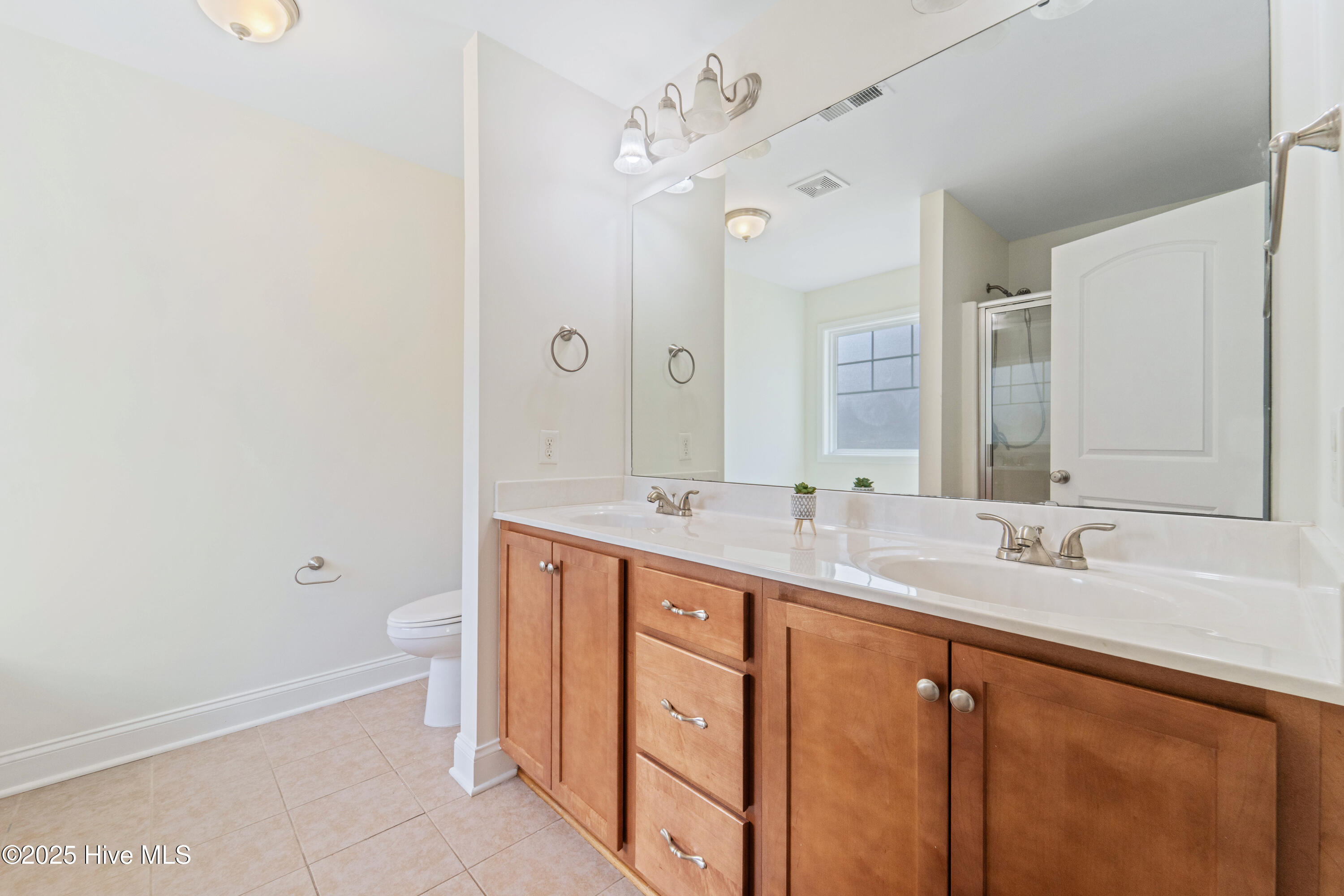 100544349 | Photo 23