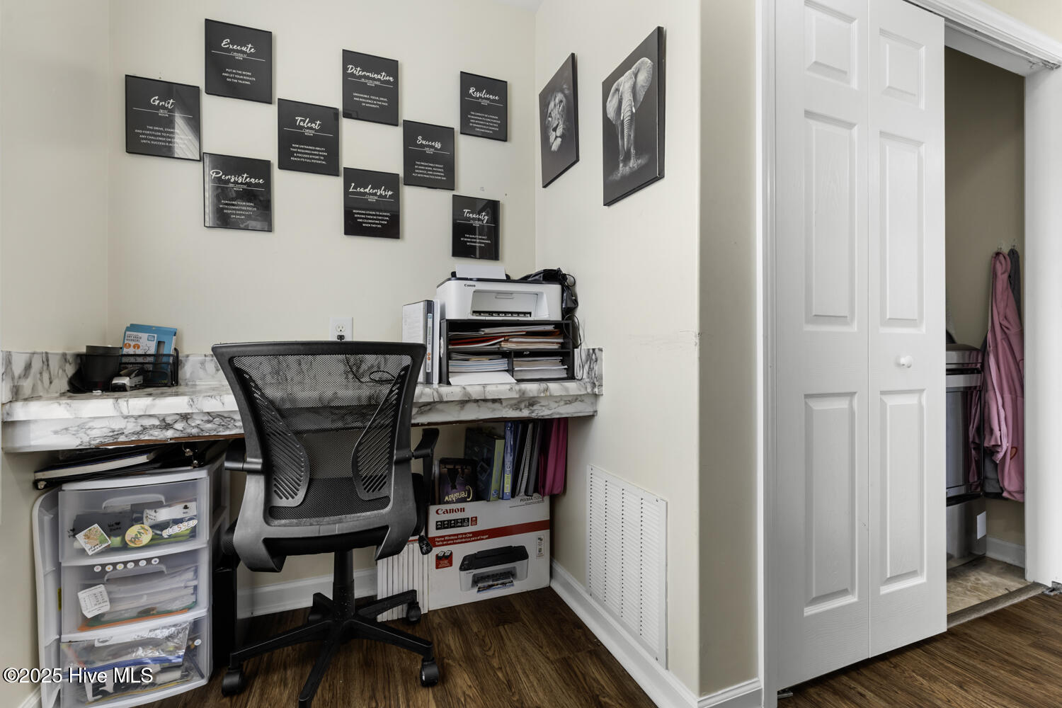 100530118 | Photo 18