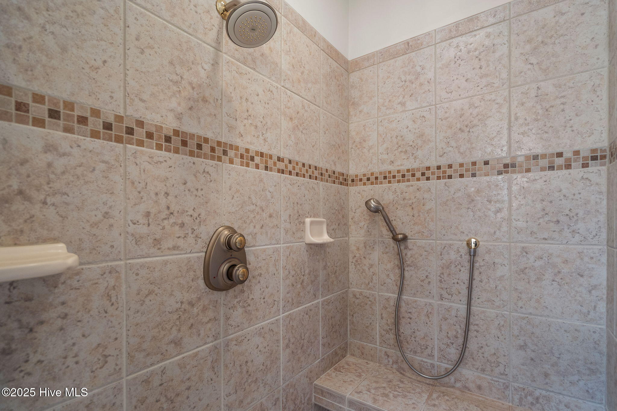 100532156 | Photo 27