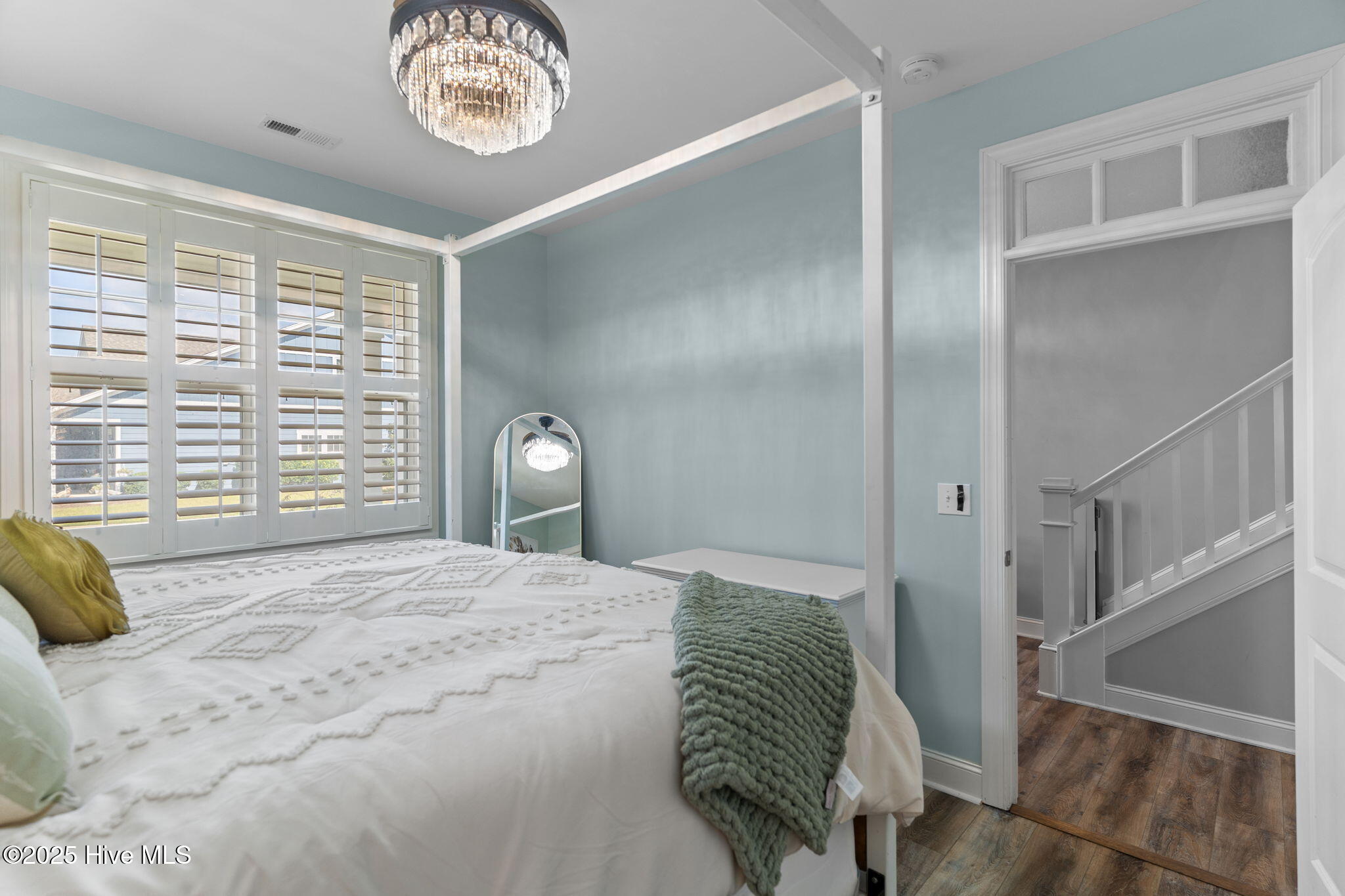 100534405 | Photo 30