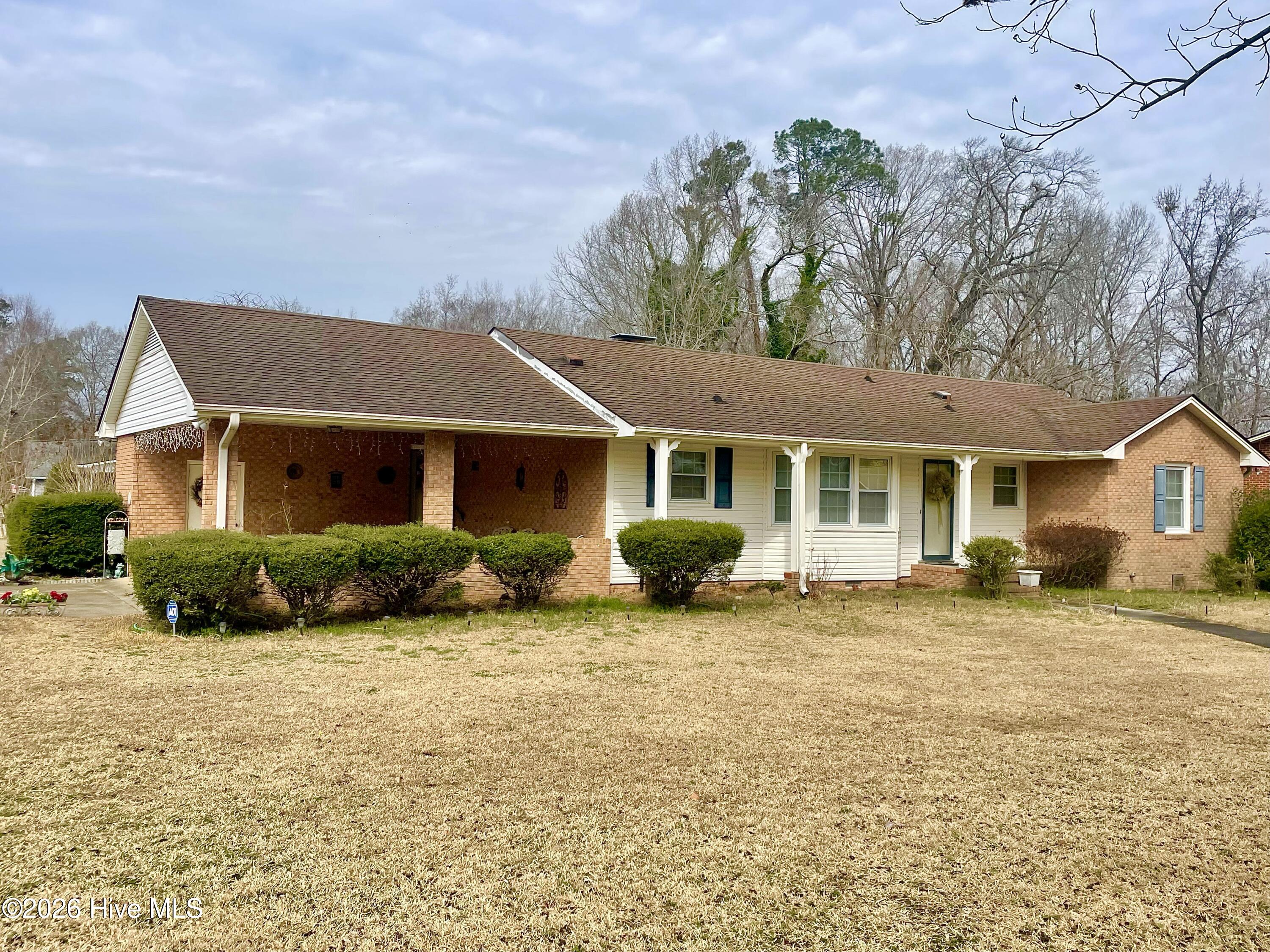 Homes for sale in Elizabethtown, NC | 201 Pecan Dr, Elizabethtown, NC 28337 | MLS# 100556408