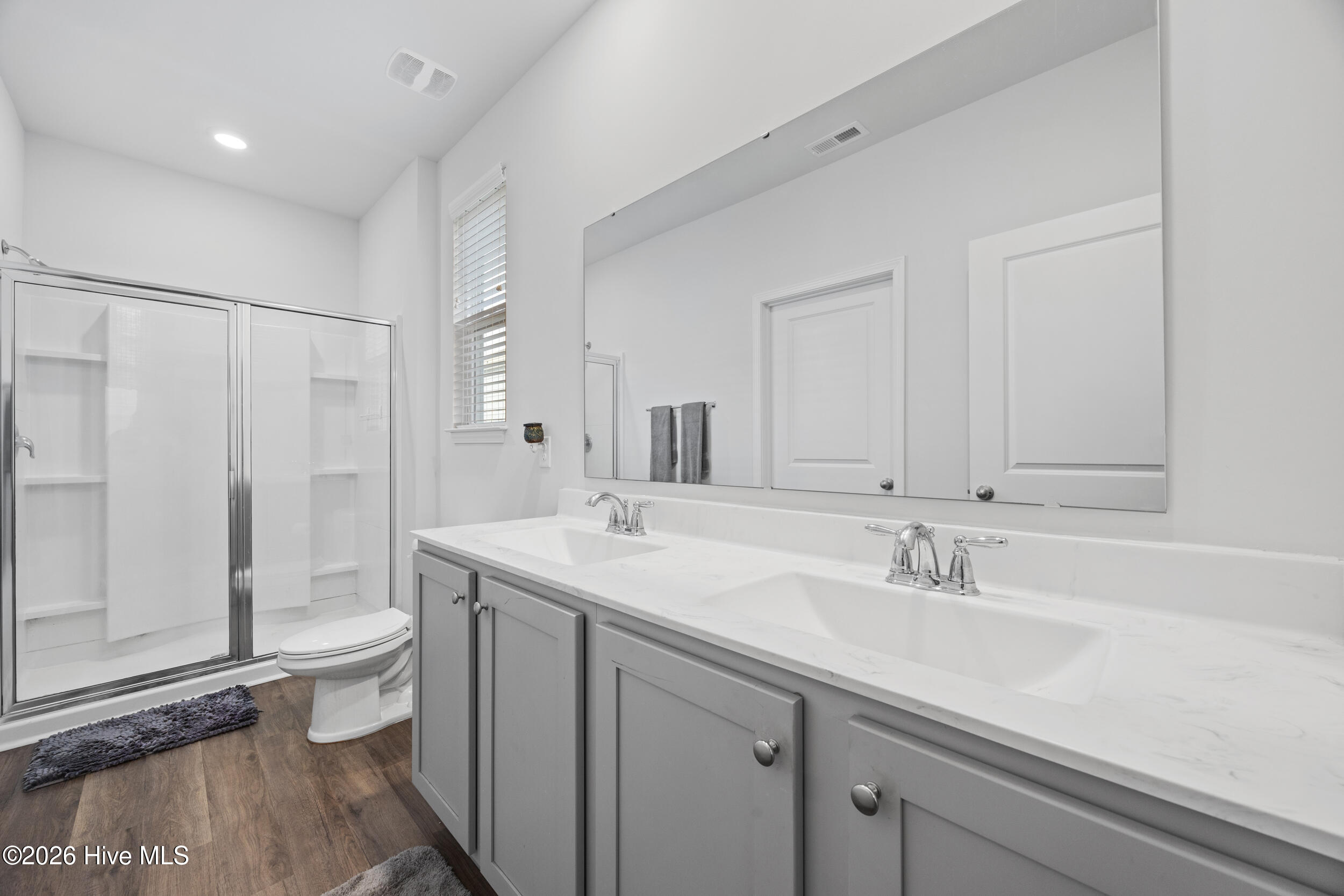 100549244 | Photo 12