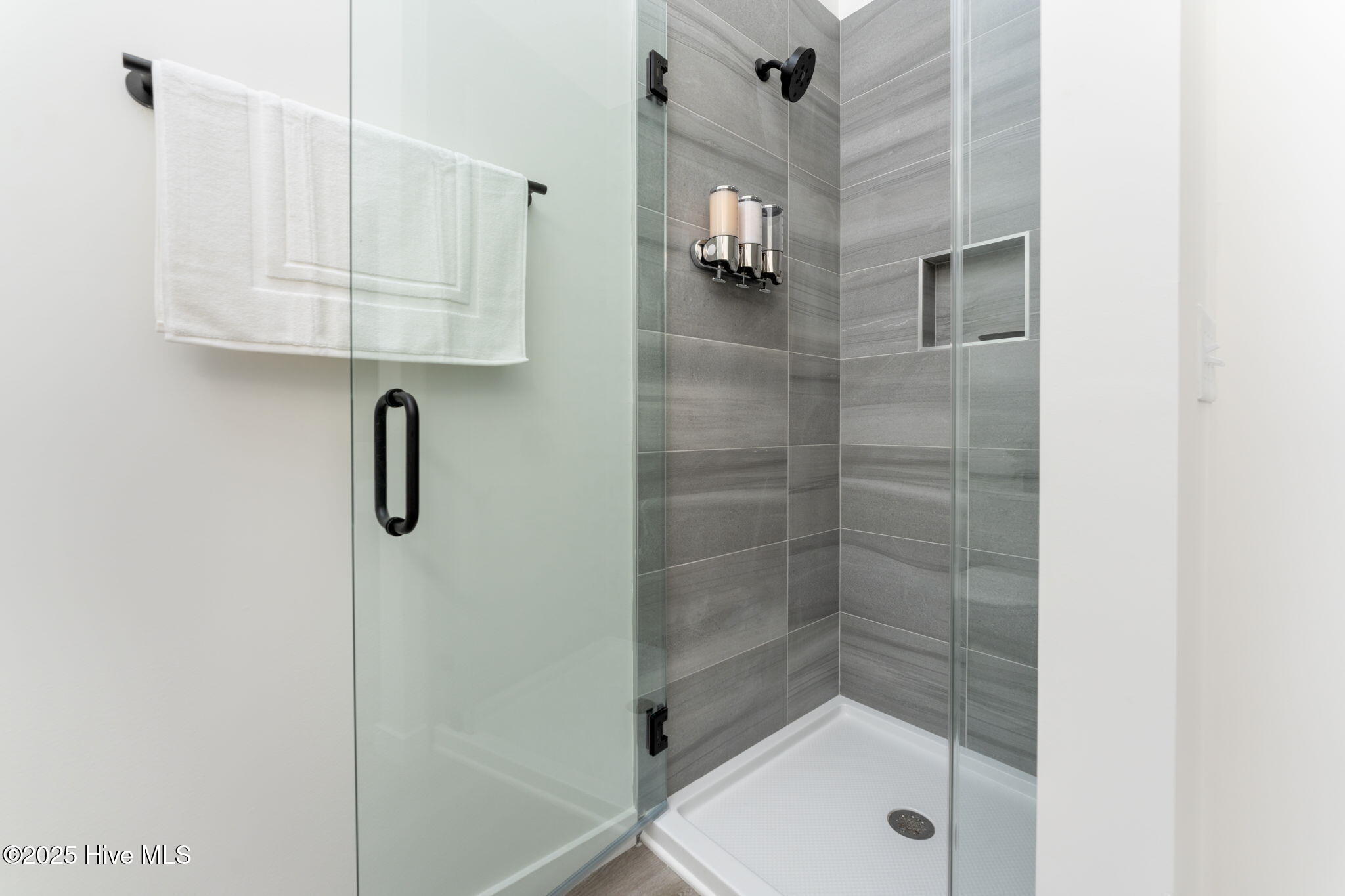 100485156 | Photo 30