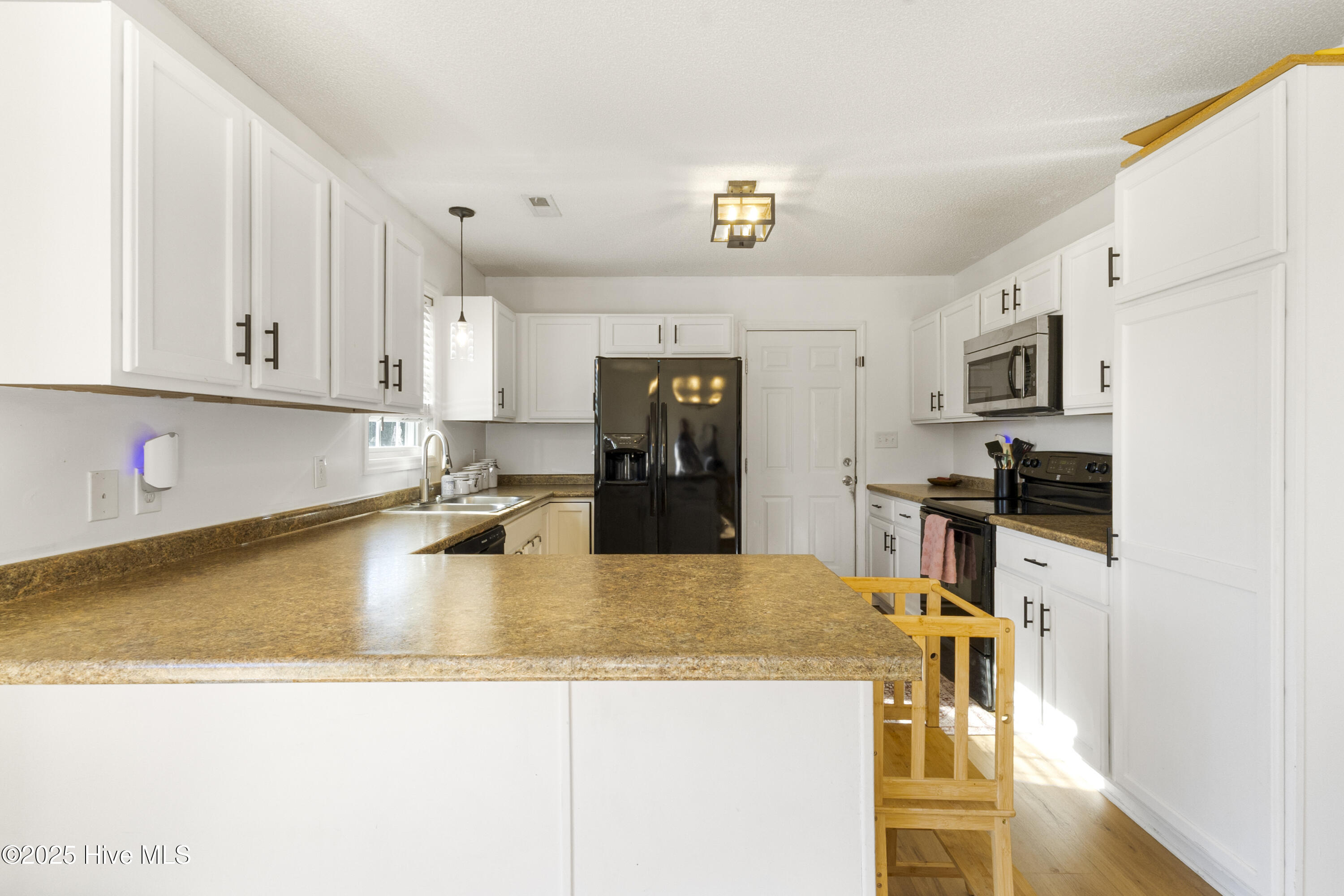 100545933 | Photo 13